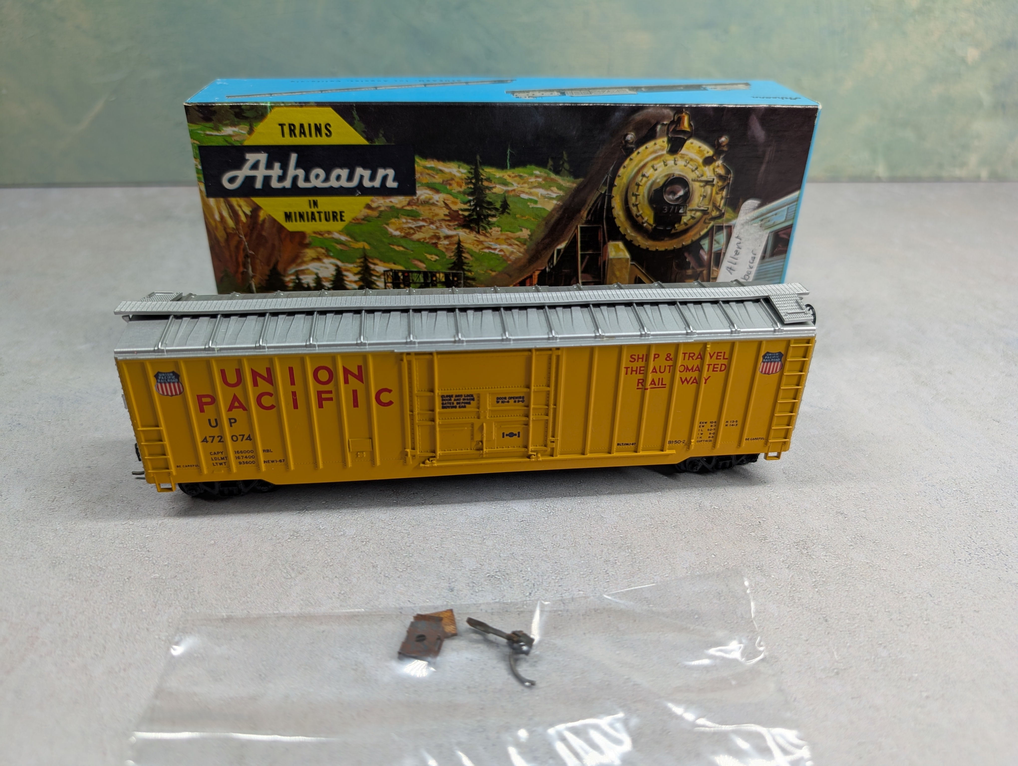 USED Athearn 1342 HO Scale 50' Outside Braced Box Car Union Pacific UP #472074