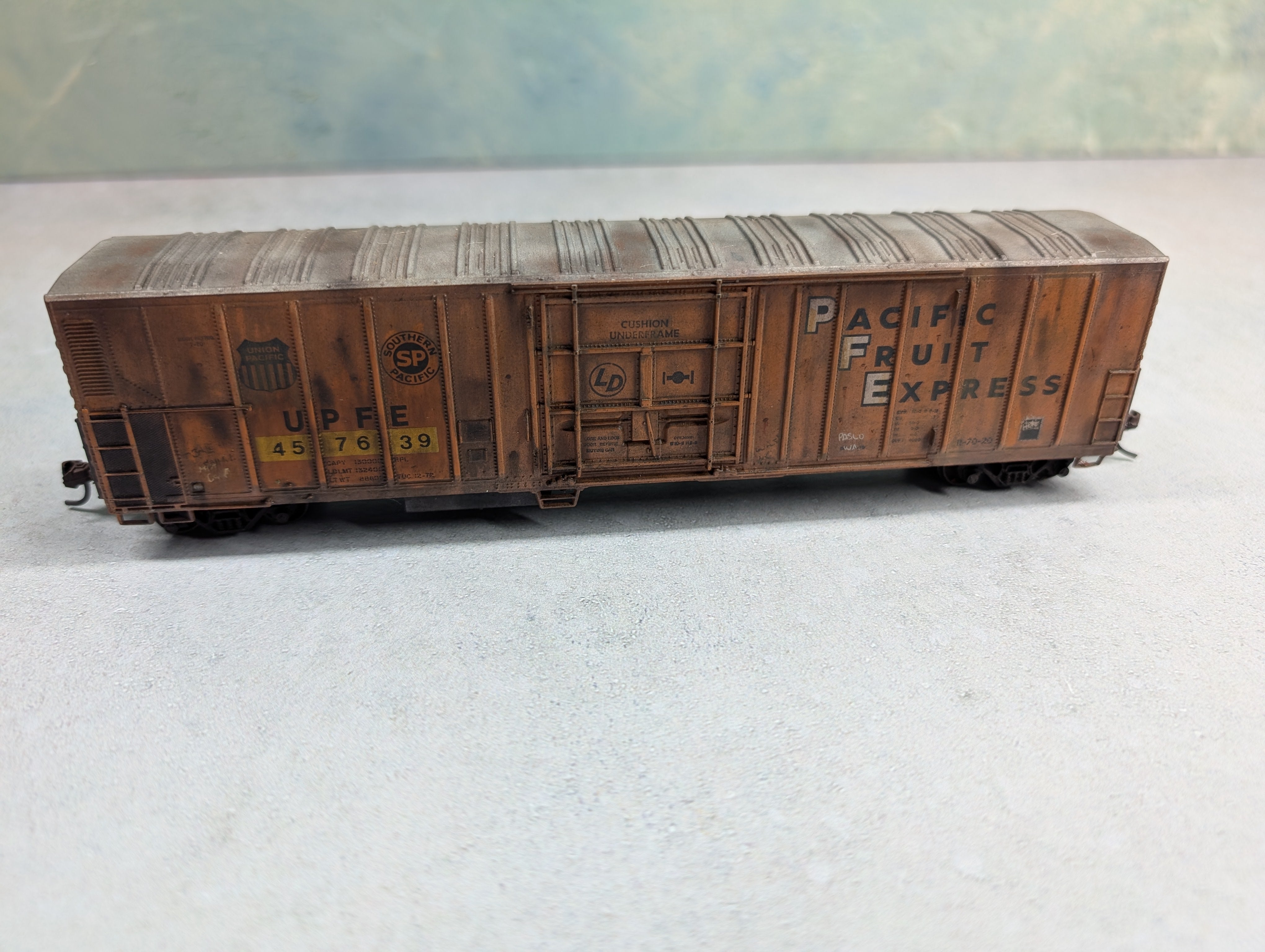 USED Athearn HO Scale 57'' Reefer Pacific Fruit Express UPFE #457639 Weathered