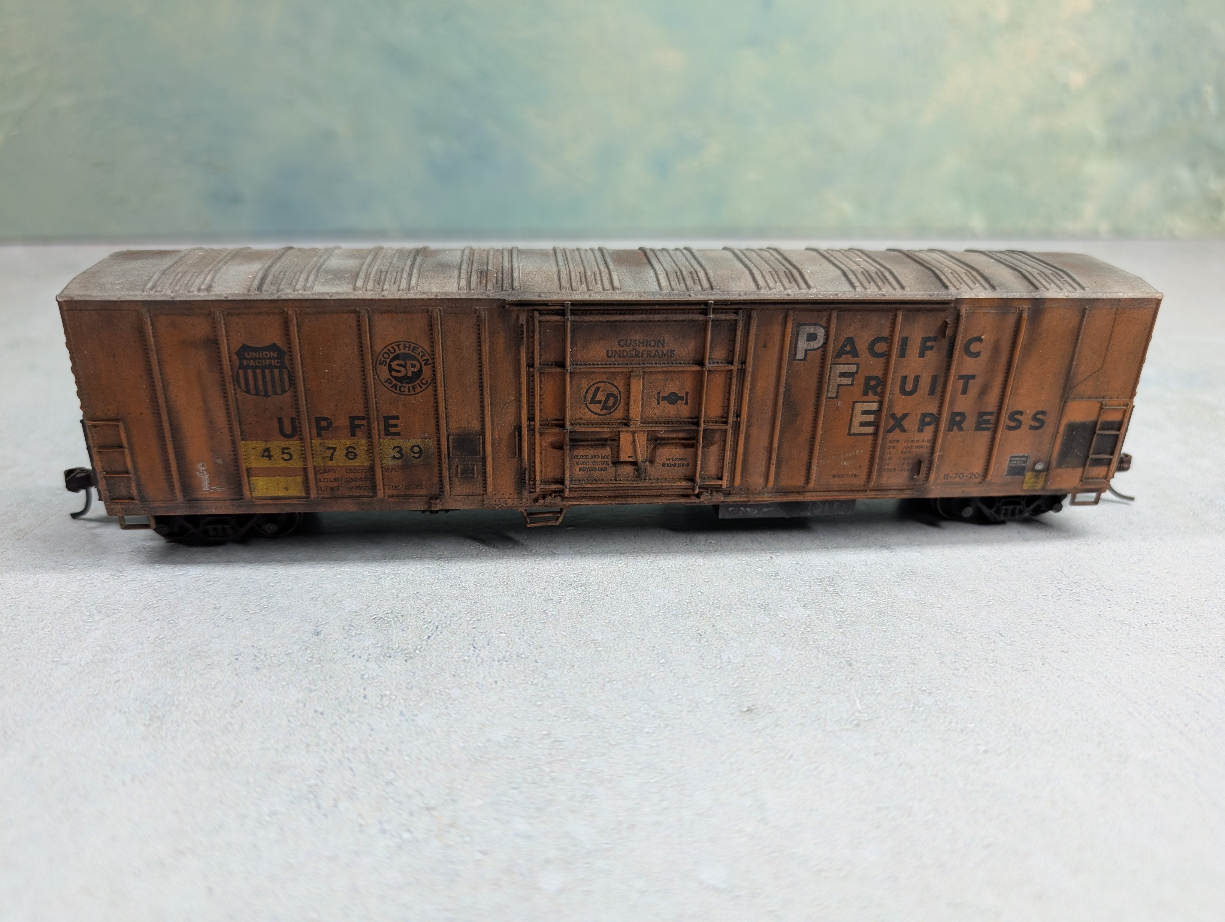 USED Athearn HO Scale 57'' Reefer Pacific Fruit Express UPFE #457639 Weathered