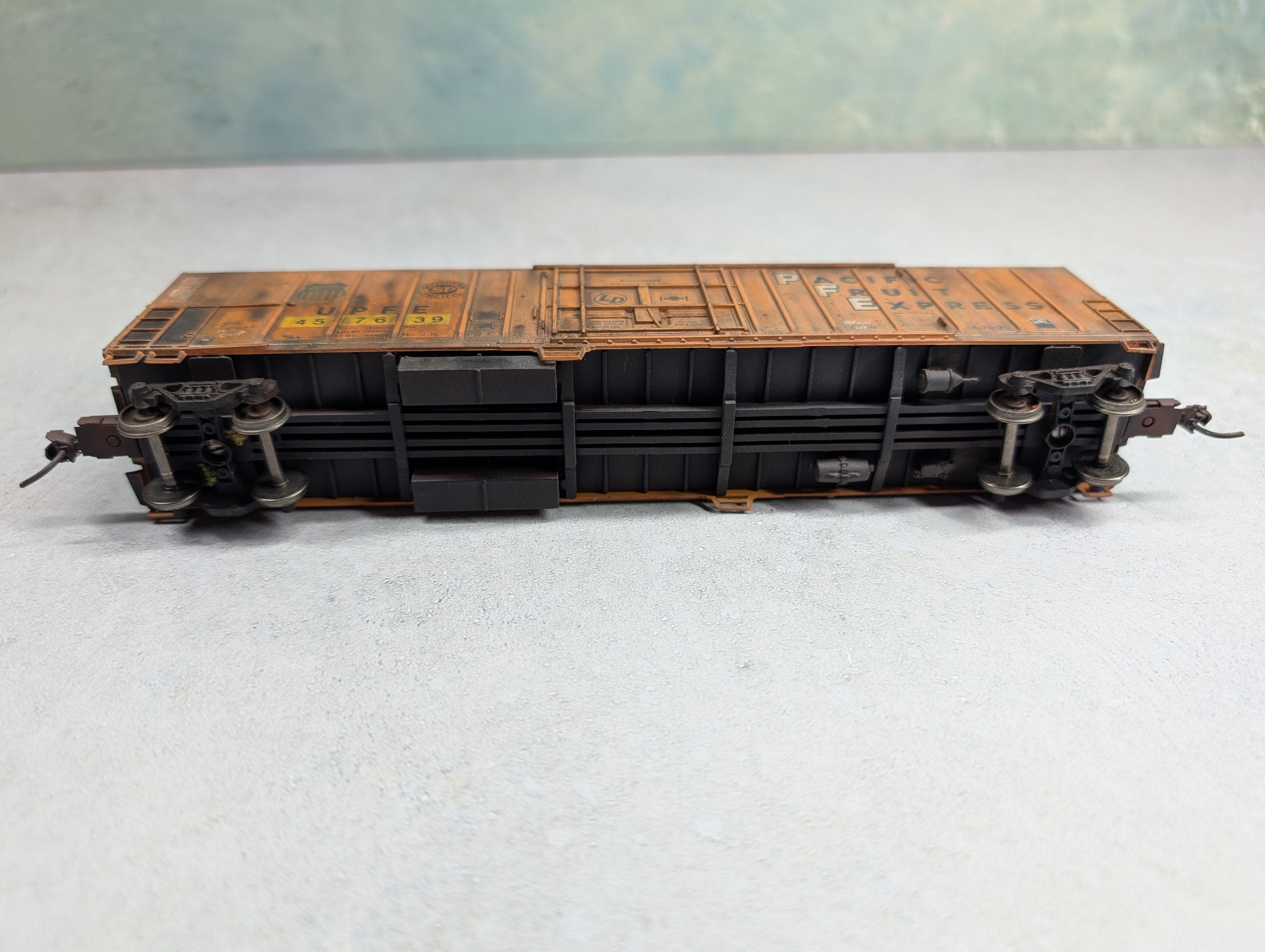 USED Athearn HO Scale 57'' Reefer Pacific Fruit Express UPFE #457639 Weathered