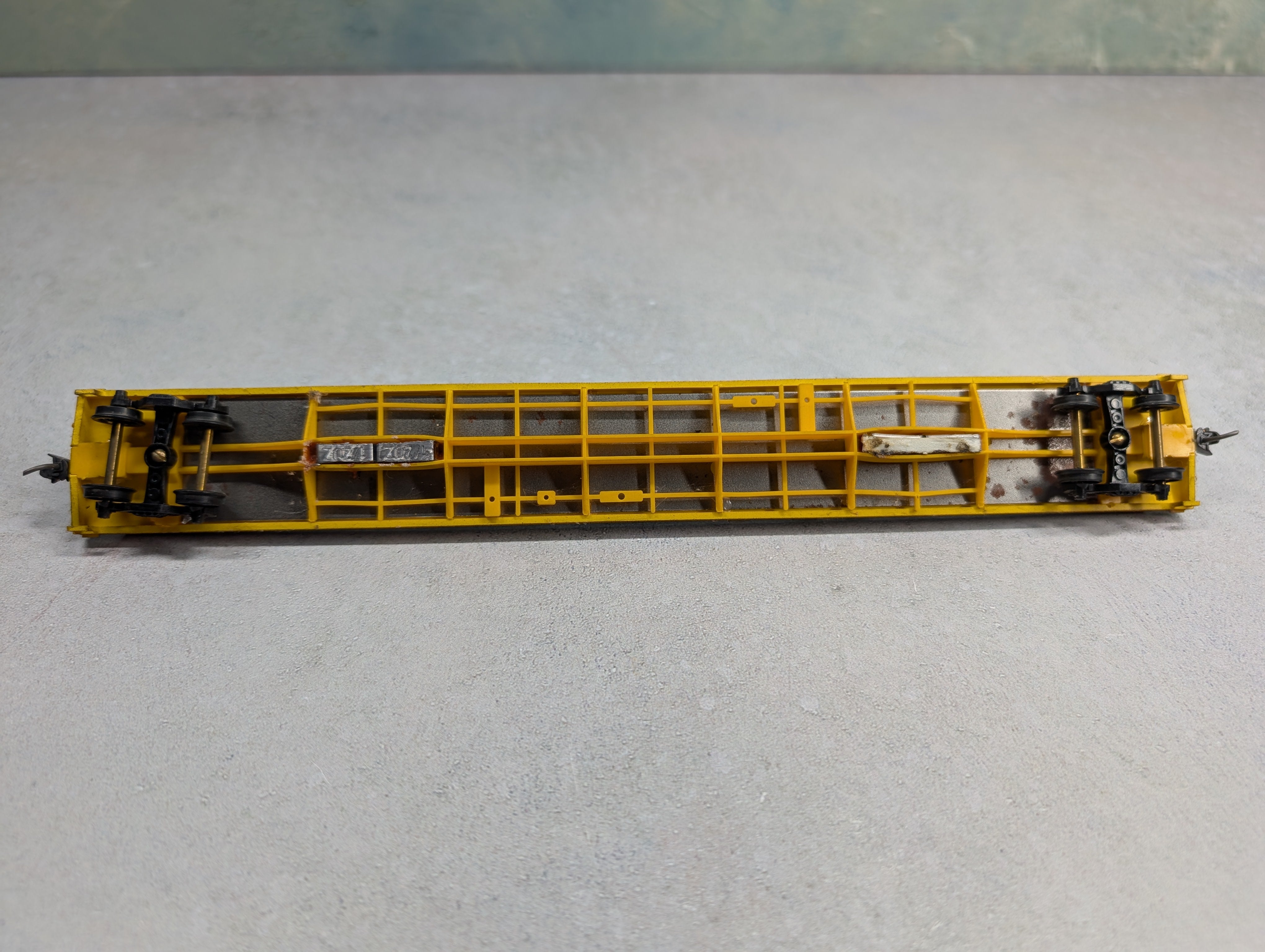 USED Walthers HO Scale 75' TOFC Flat Car Trailer Train TTX #470652 Weathered