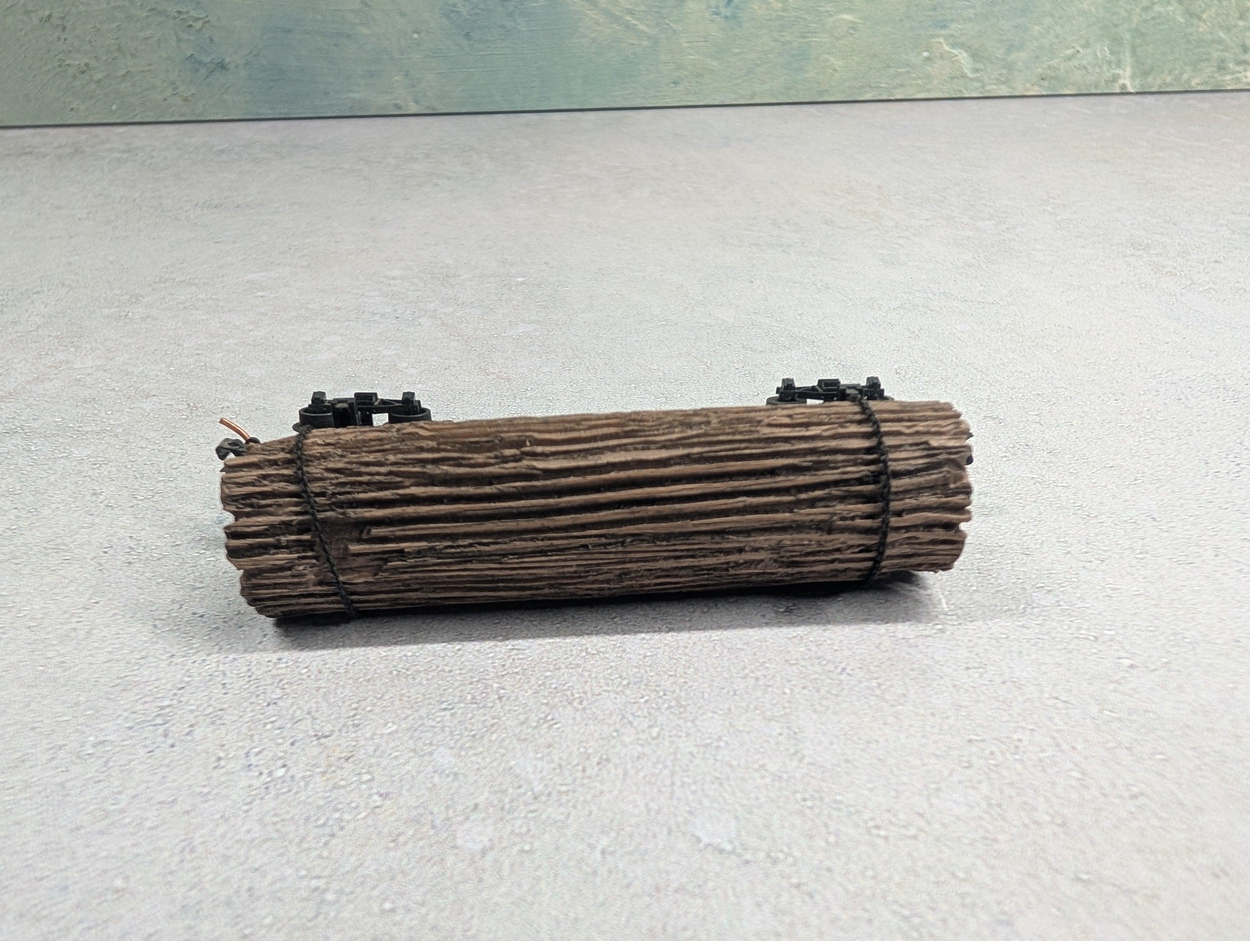 USED Micro-Trains N Scale Skeleton Log Car Knuckle Couplers