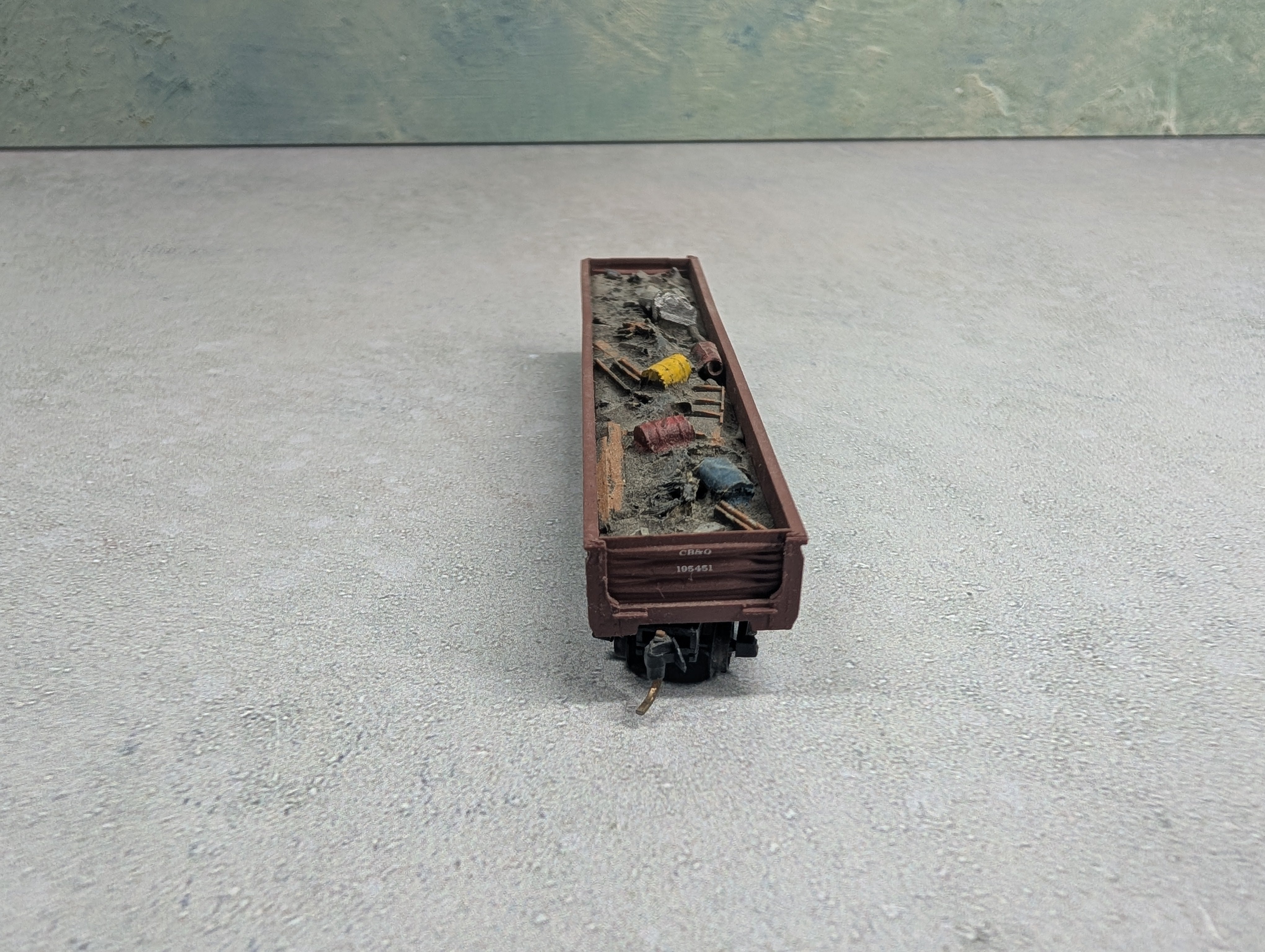 USED Micro-Trains N Scale Drop End Gondola w/ Scrap Load Chicago, Burlington and Quincy CB&Q #195451 Knuckle Couplers