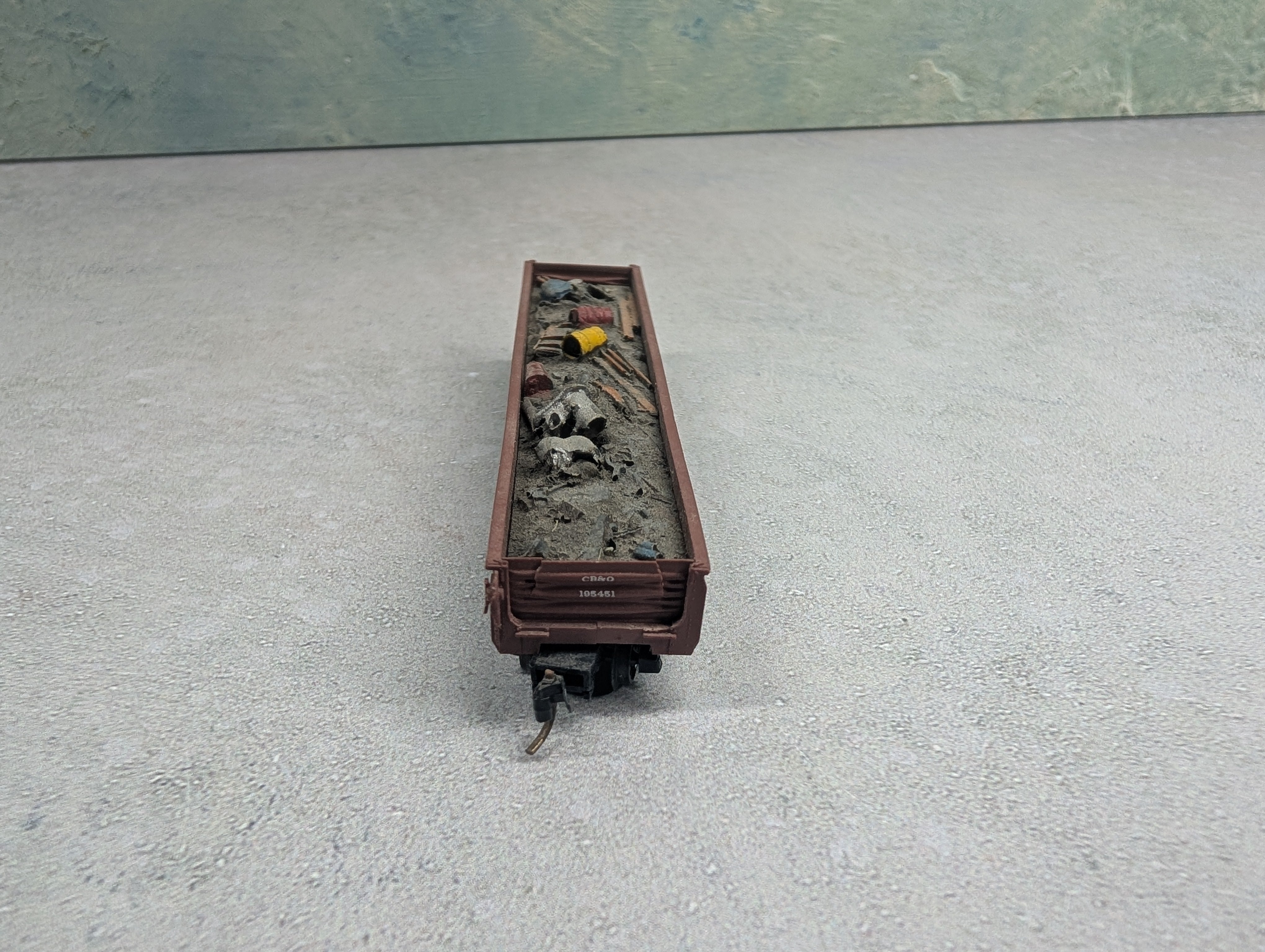 USED Micro-Trains N Scale Drop End Gondola w/ Scrap Load Chicago, Burlington and Quincy CB&Q #195451 Knuckle Couplers