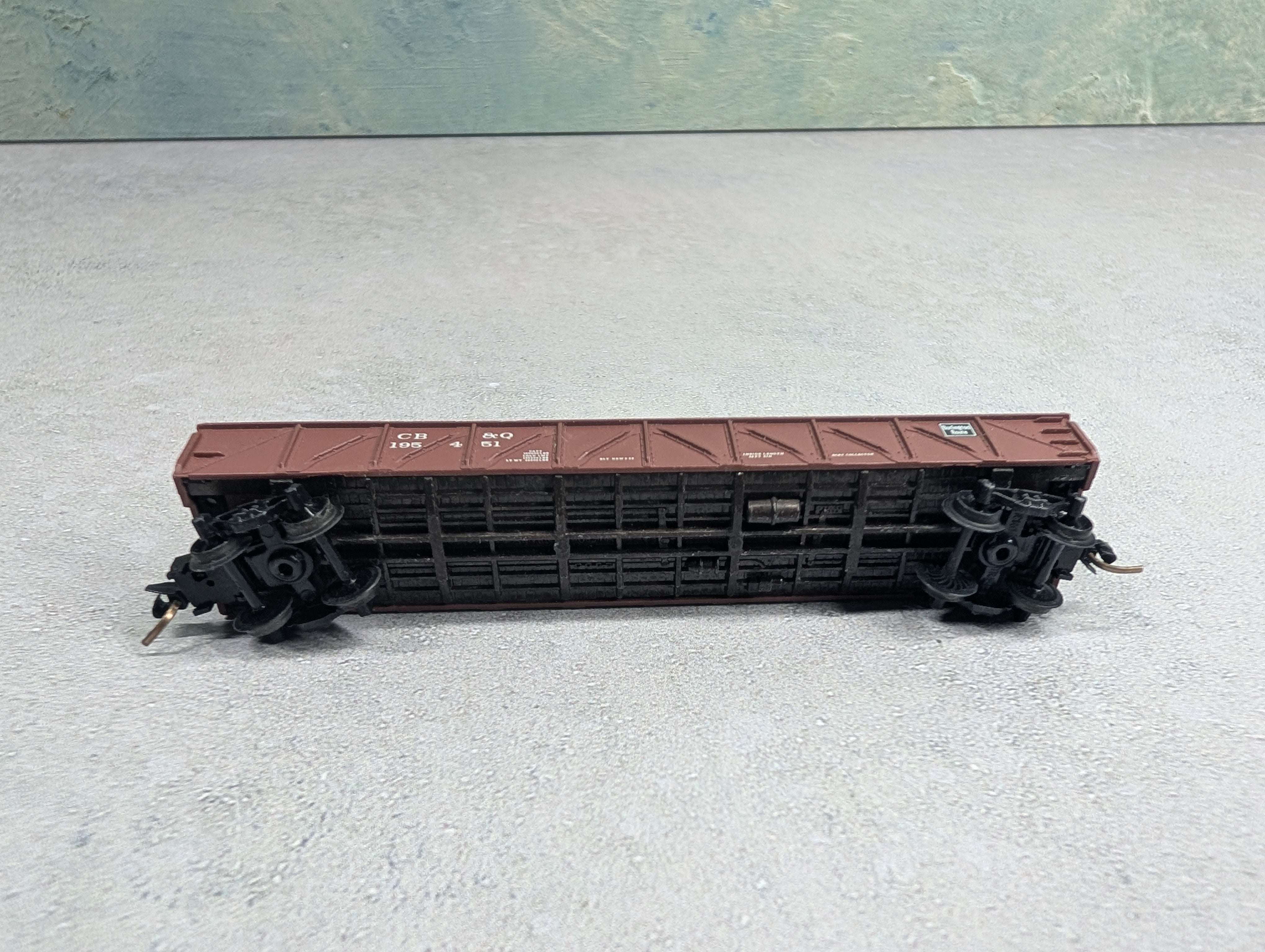 USED Micro-Trains N Scale Drop End Gondola w/ Scrap Load Chicago, Burlington and Quincy CB&Q #195451 Knuckle Couplers