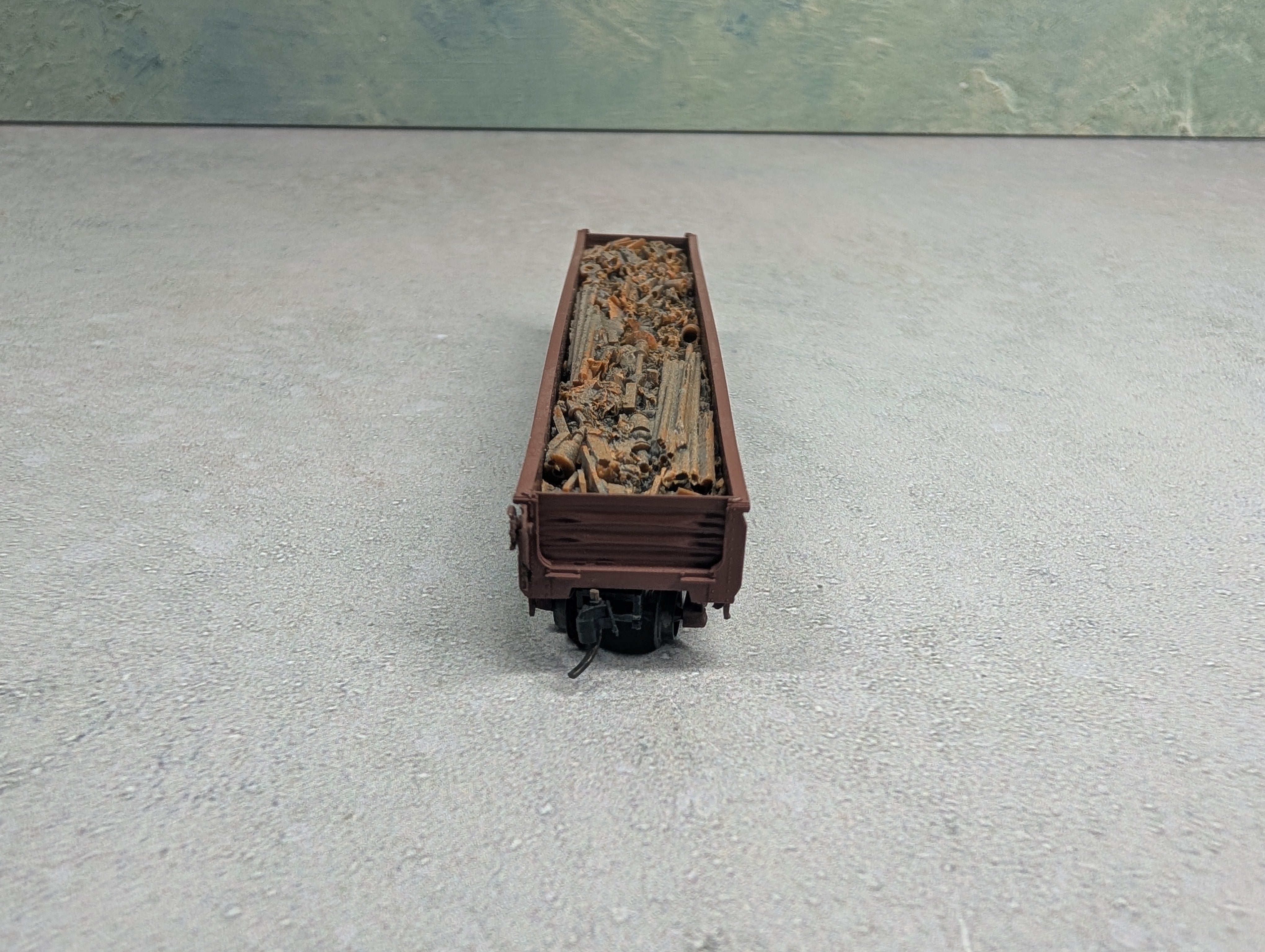 USED Kadee N Scale Drop End Gondola w/ Scrap Load Southern Pacific #160148 Knuckle Couplers