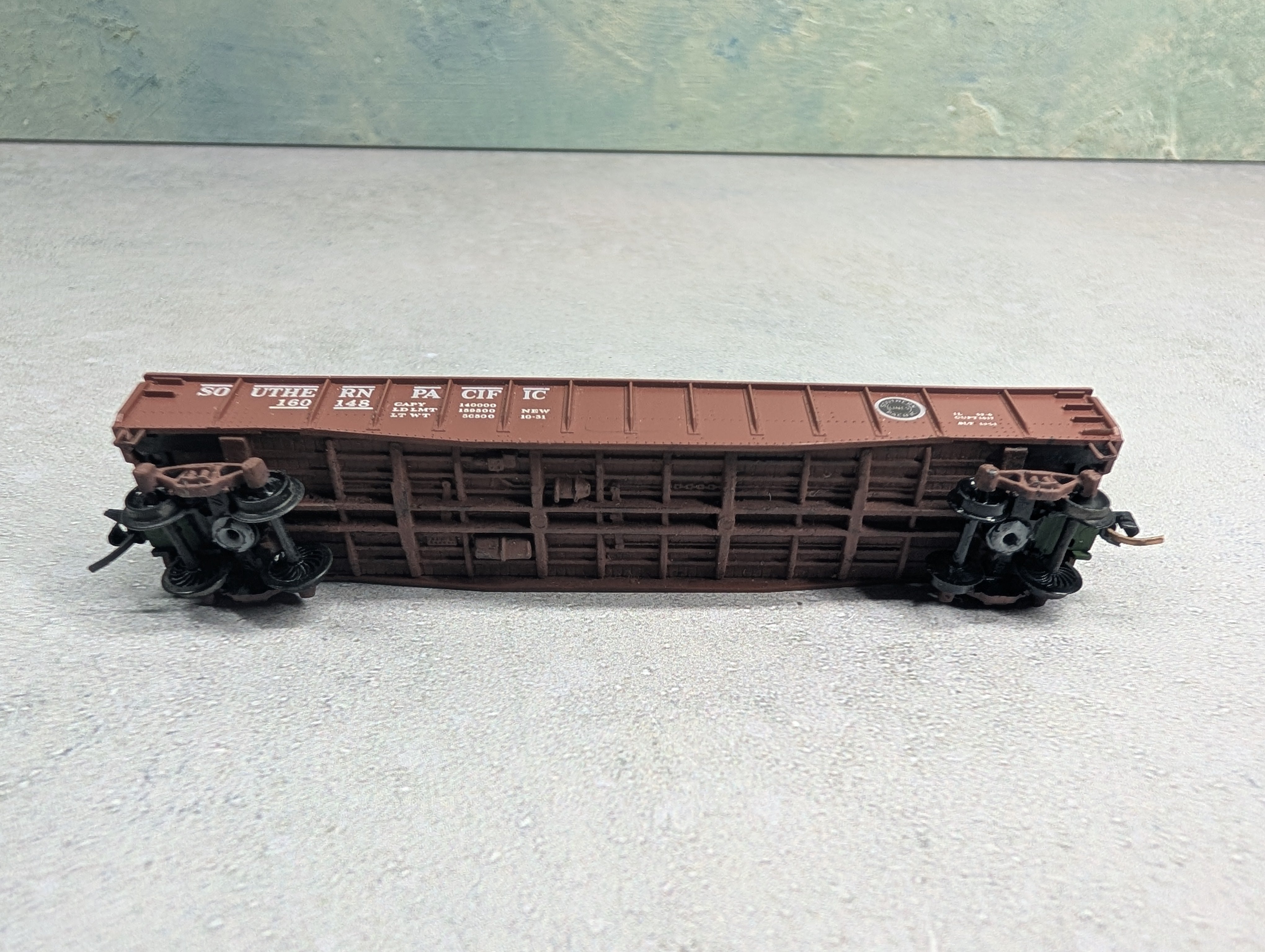 USED Kadee N Scale Drop End Gondola w/ Scrap Load Southern Pacific #160148 Knuckle Couplers