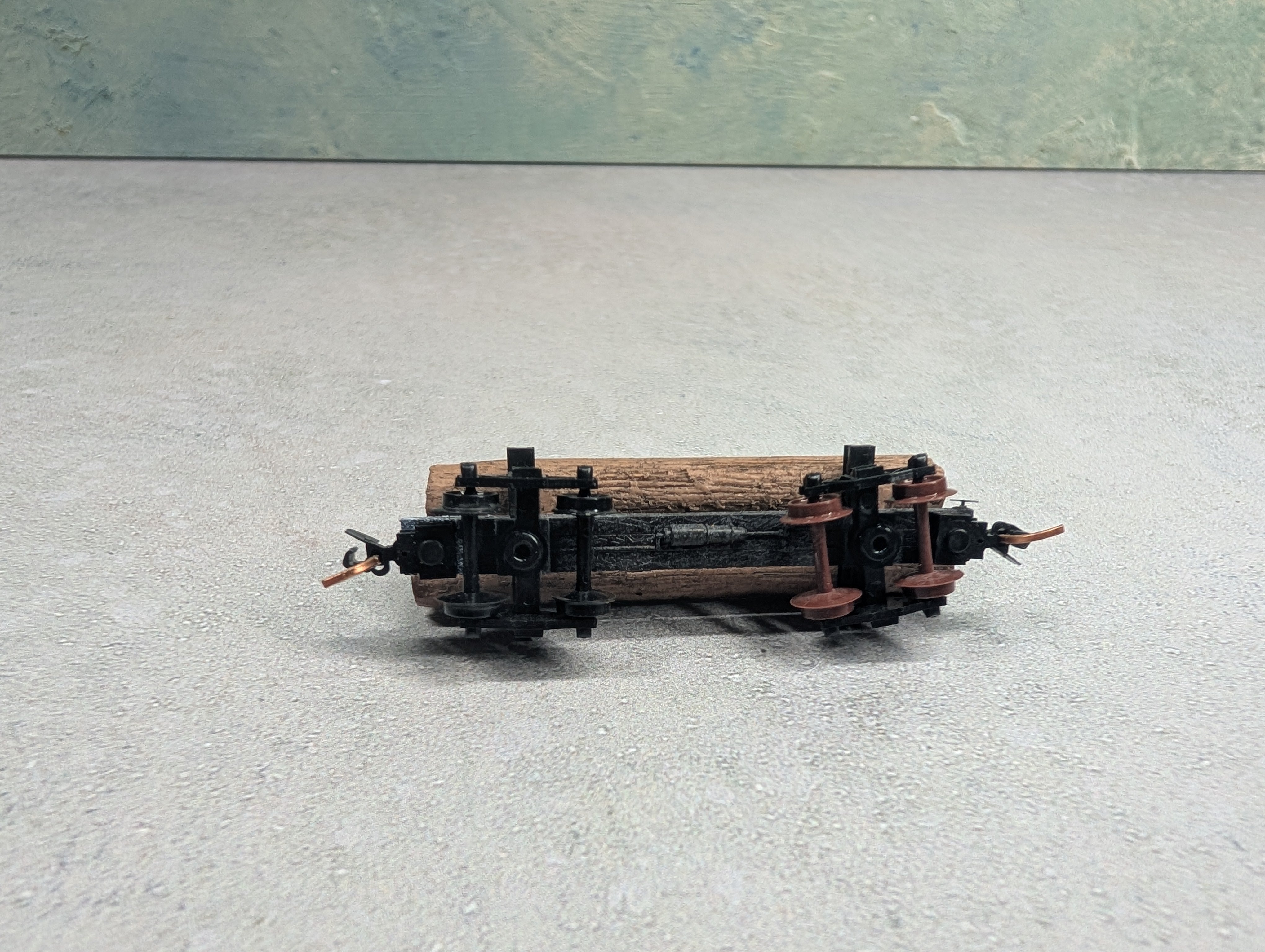 USED Micro-Trains N Scale Skeleton Log Car Knuckle Couplers