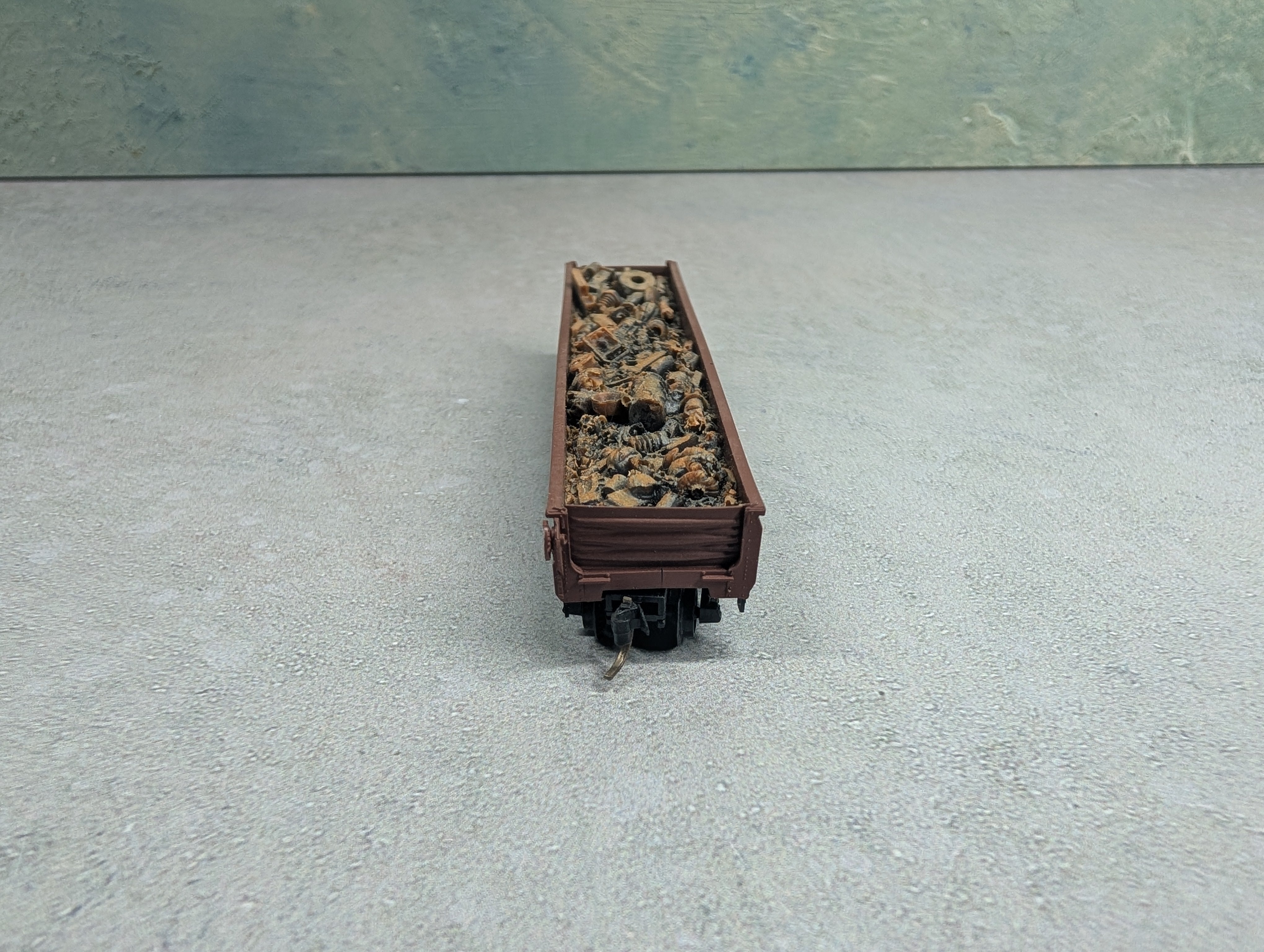 USED Micro-Trains N Scale Drop End Gondola w/ Scrap Load Southern Pacific SP #94083 Knuckle Couplers
