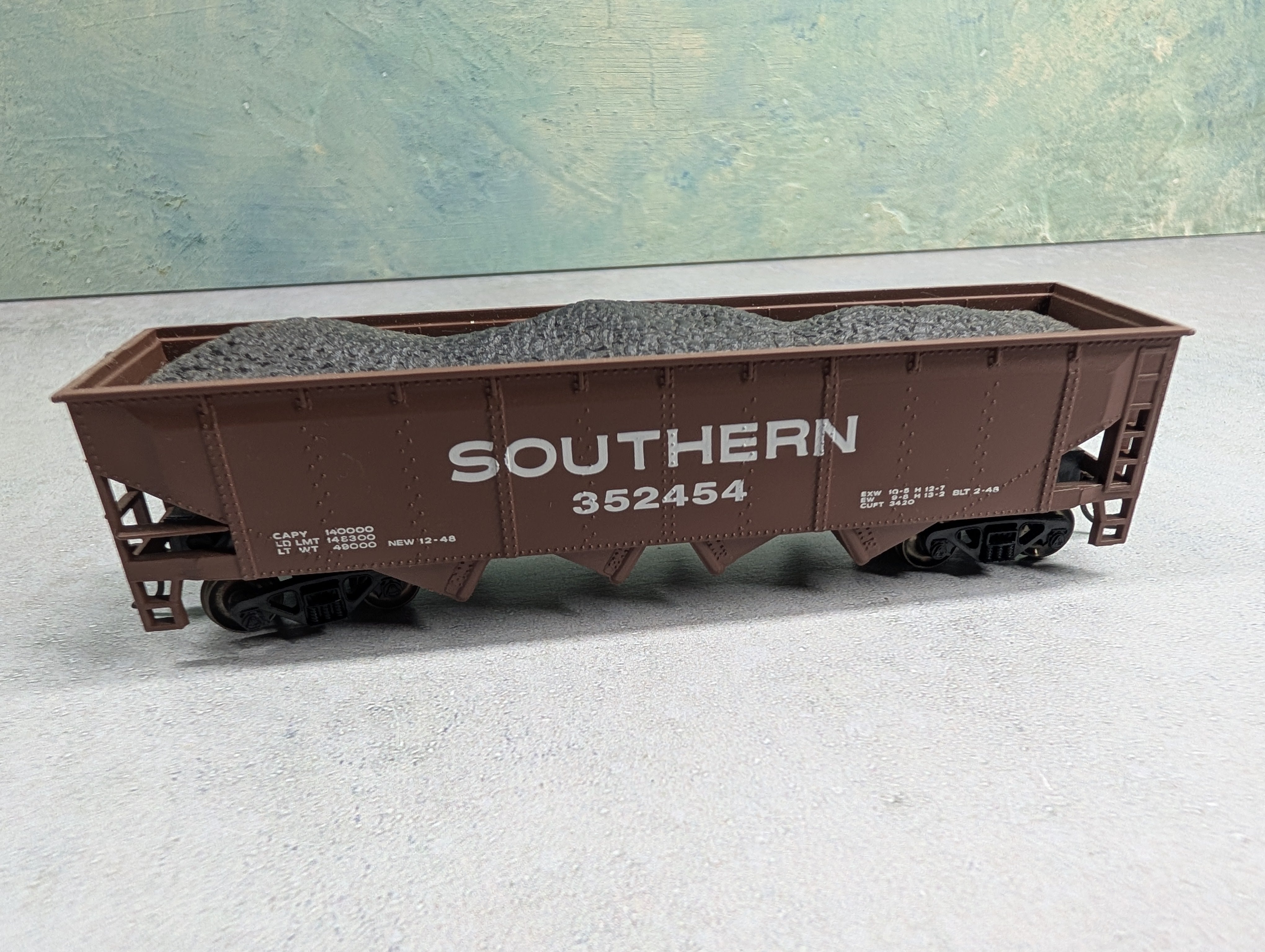 USED Bachmann HO Scale 70 Ton Quad Hopper Southern #352454 w/ Coal Load & Gearboxers