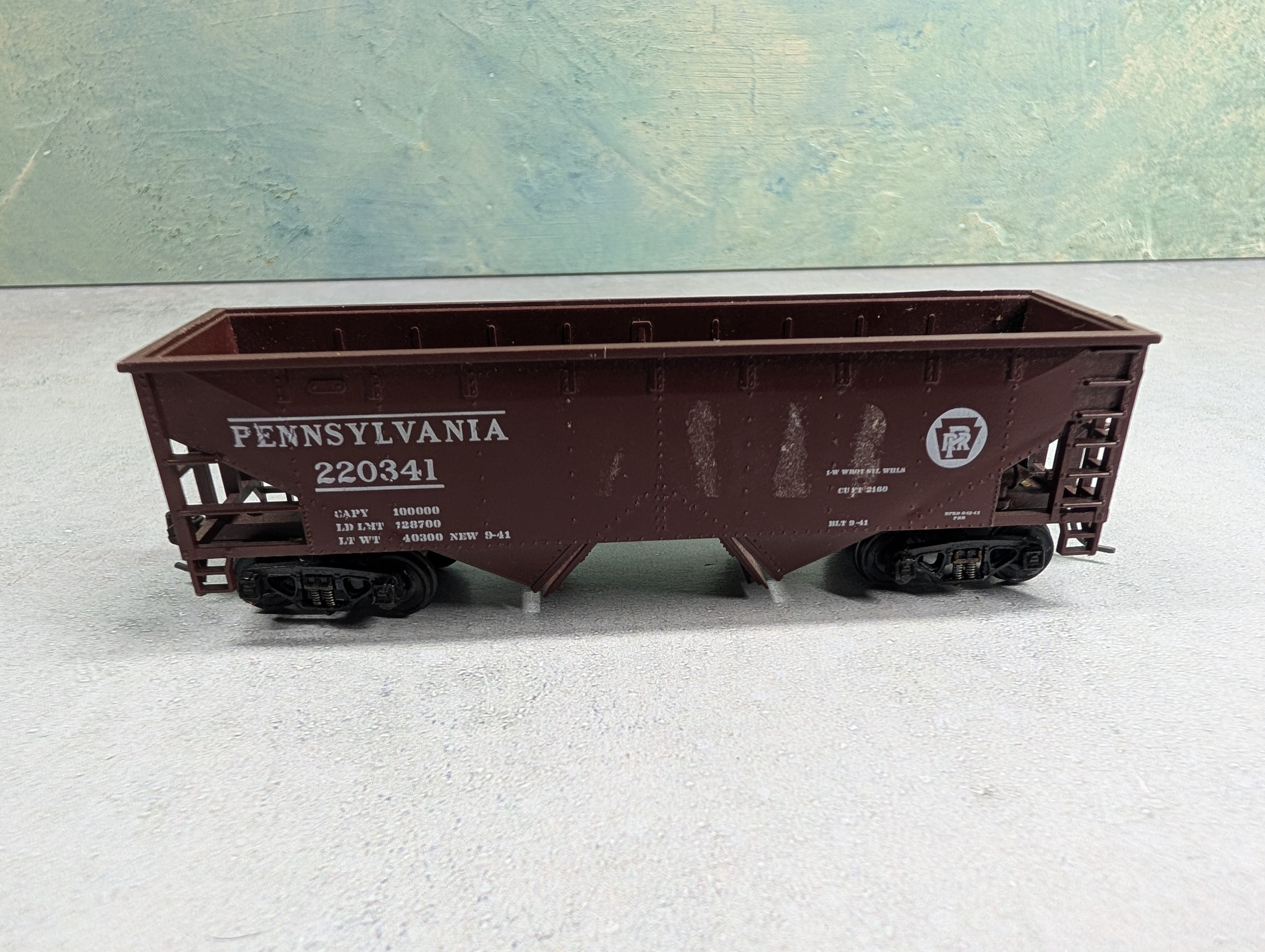 USED Walthers HO Scale 50 Ton 2 Bay Hopper Pennsylvania #220341