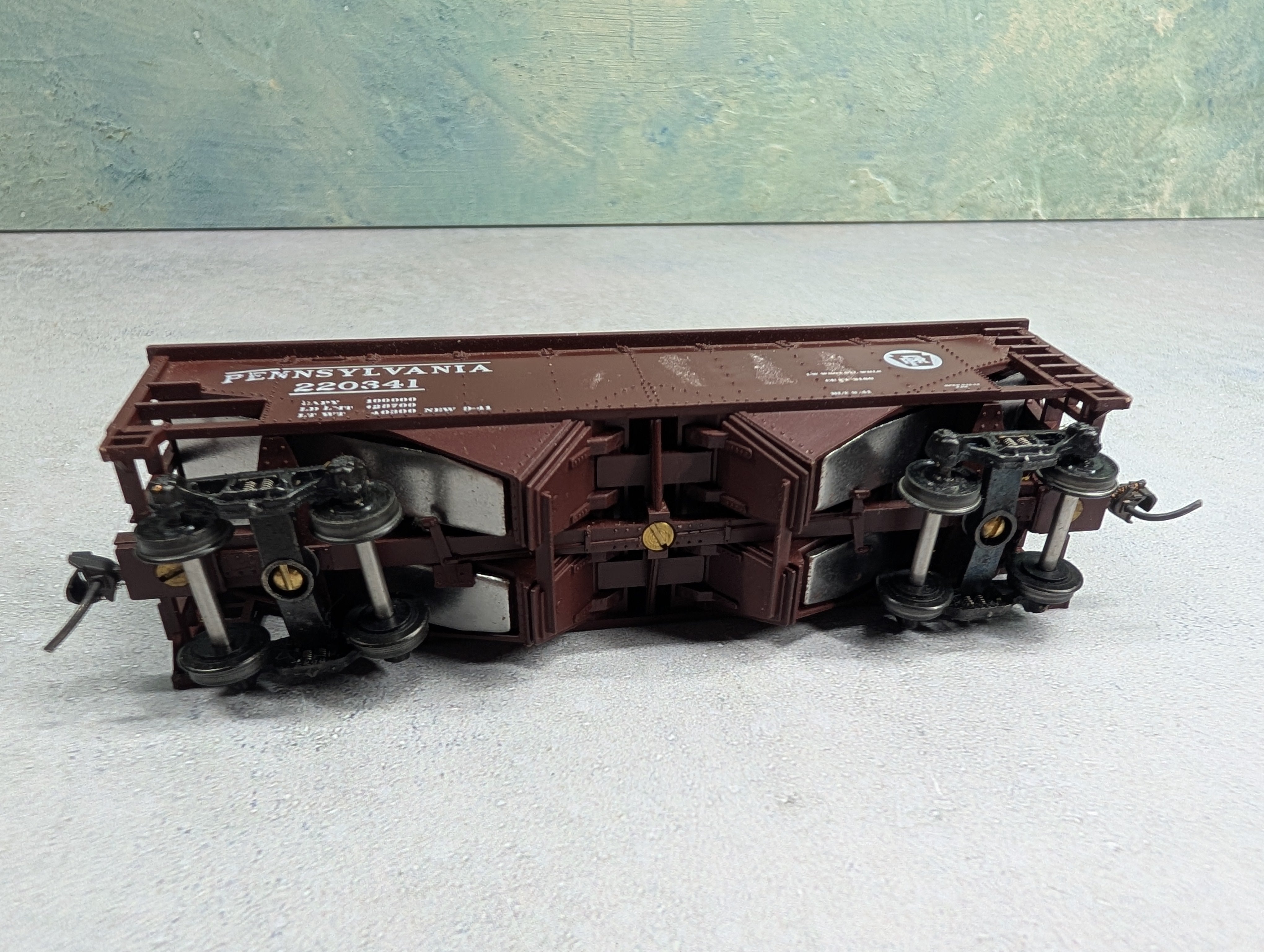 USED Walthers HO Scale 50 Ton 2 Bay Hopper Pennsylvania #220341