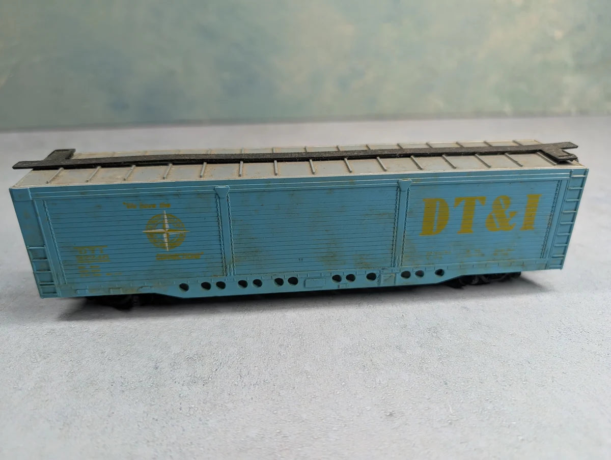 USED AHM HO Scale All Door Box Car, Lightly Weathered DT&I #32246