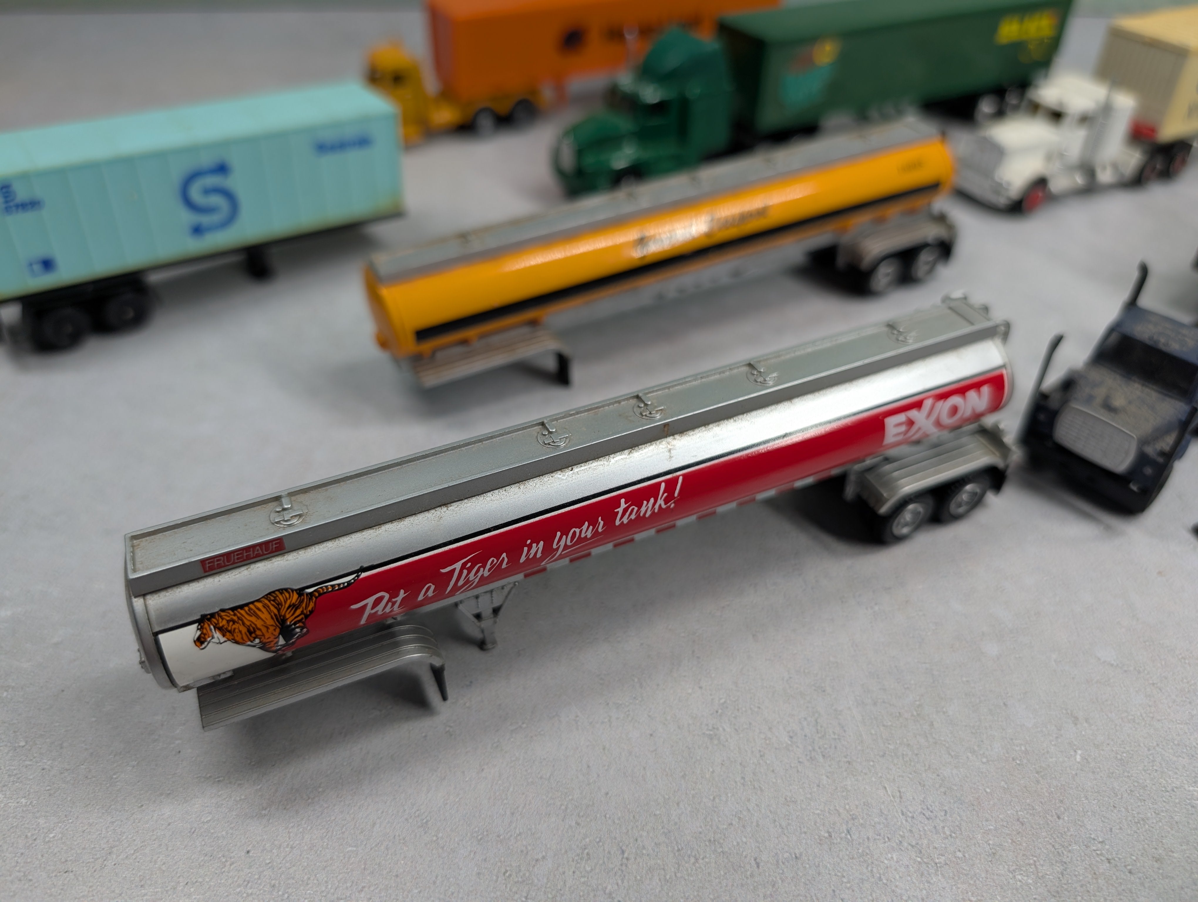 USED HO Scale Lot of Tractor Trailer Trucks, Boat & Other Vehicles Exxon, Hapag-Lloyd, Quaker State + more (10 pcs)