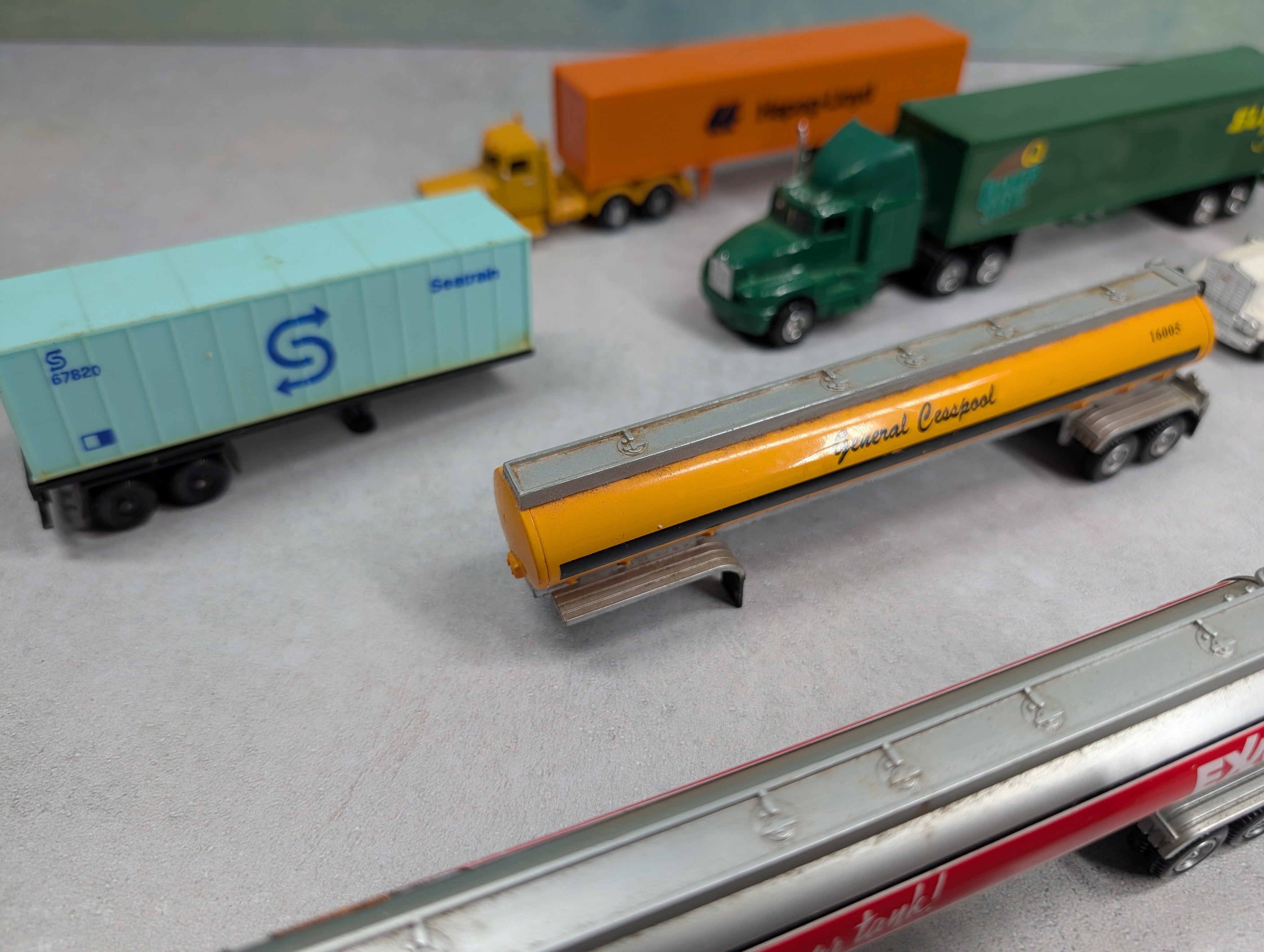 USED HO Scale Lot of Tractor Trailer Trucks, Boat & Other Vehicles Exxon, Hapag-Lloyd, Quaker State + more (10 pcs)