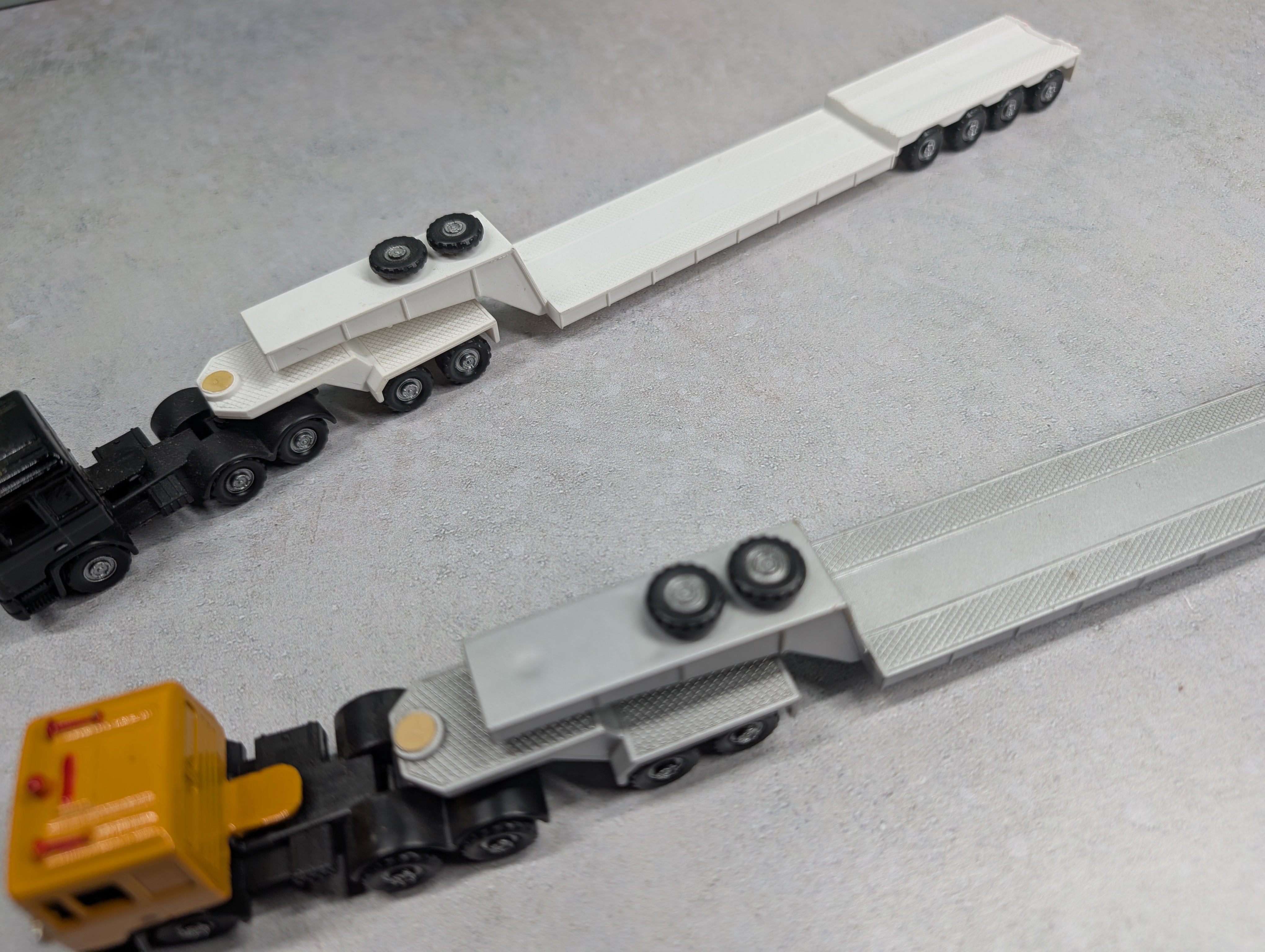 USED HO Scale Depressed Flatbed Truck (2 pcs)