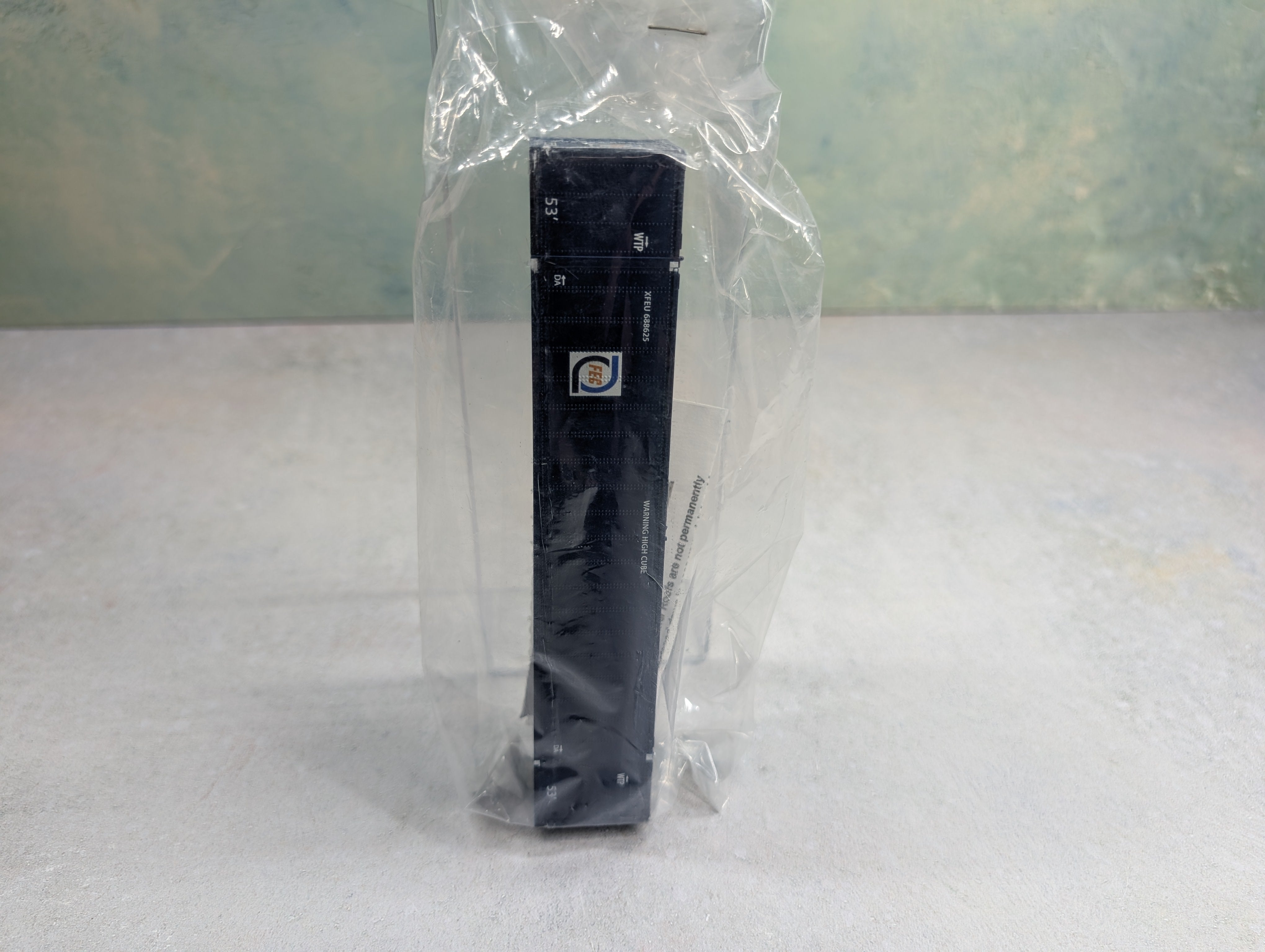 Con-Cor HO Scale 53' Smooth Side Container Florida East Coast XFEU #688625