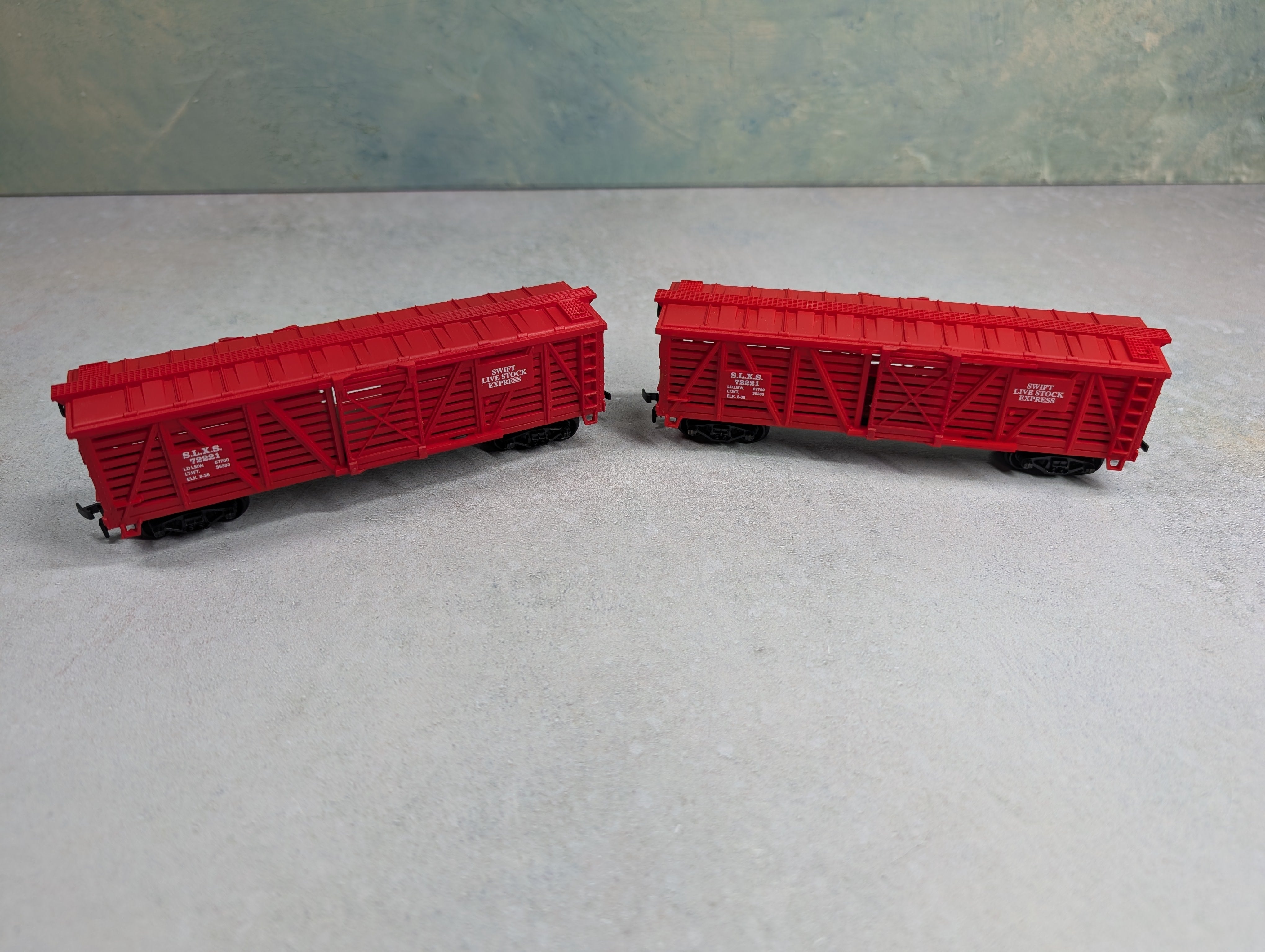USED Life-Like HO Scale 40' Cattle Stock Car Swift Live Stock Express SLXS #72221 (2 pcs)