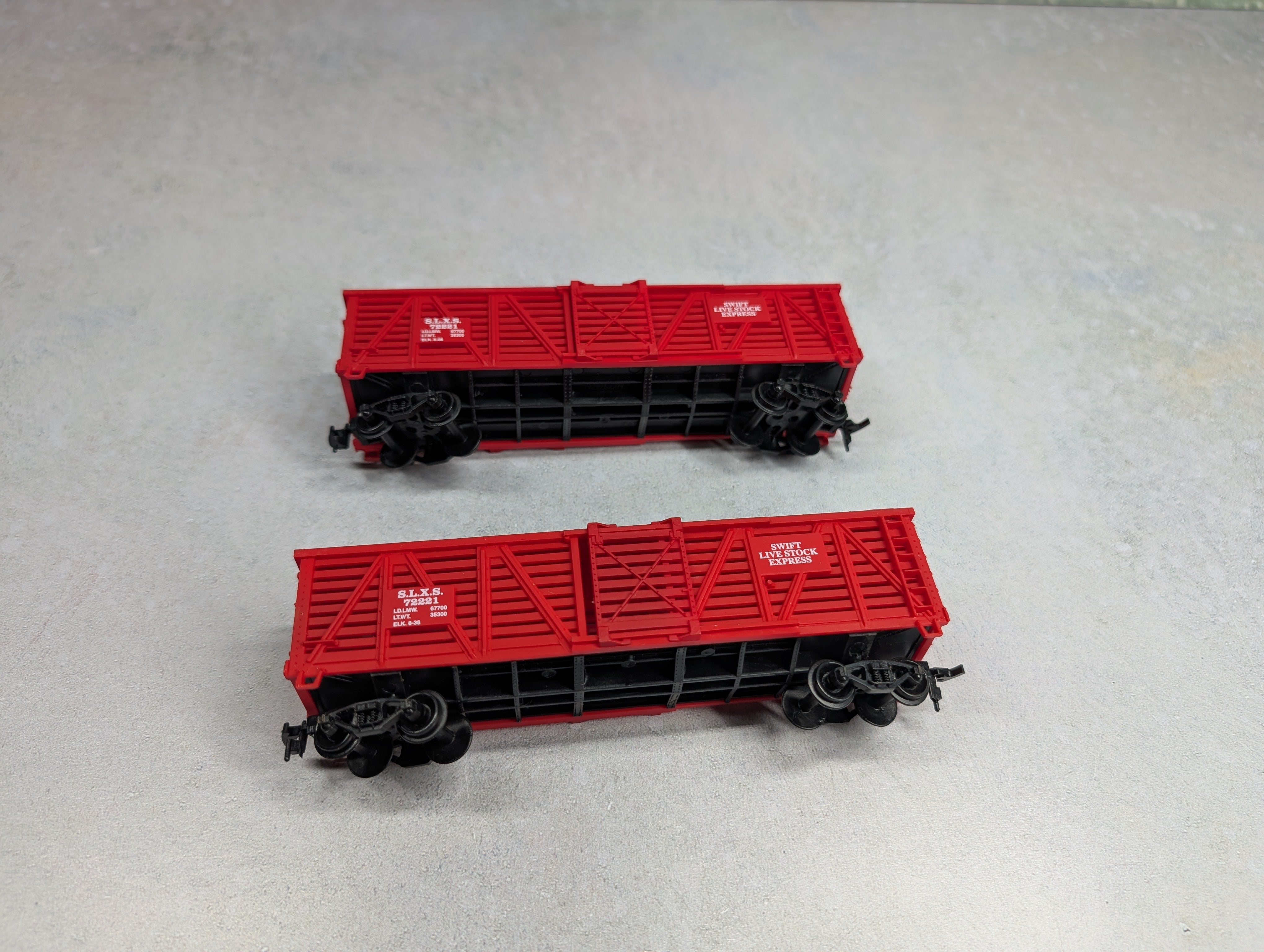 USED Life-Like HO Scale 40' Cattle Stock Car Swift Live Stock Express SLXS #72221 (2 pcs)
