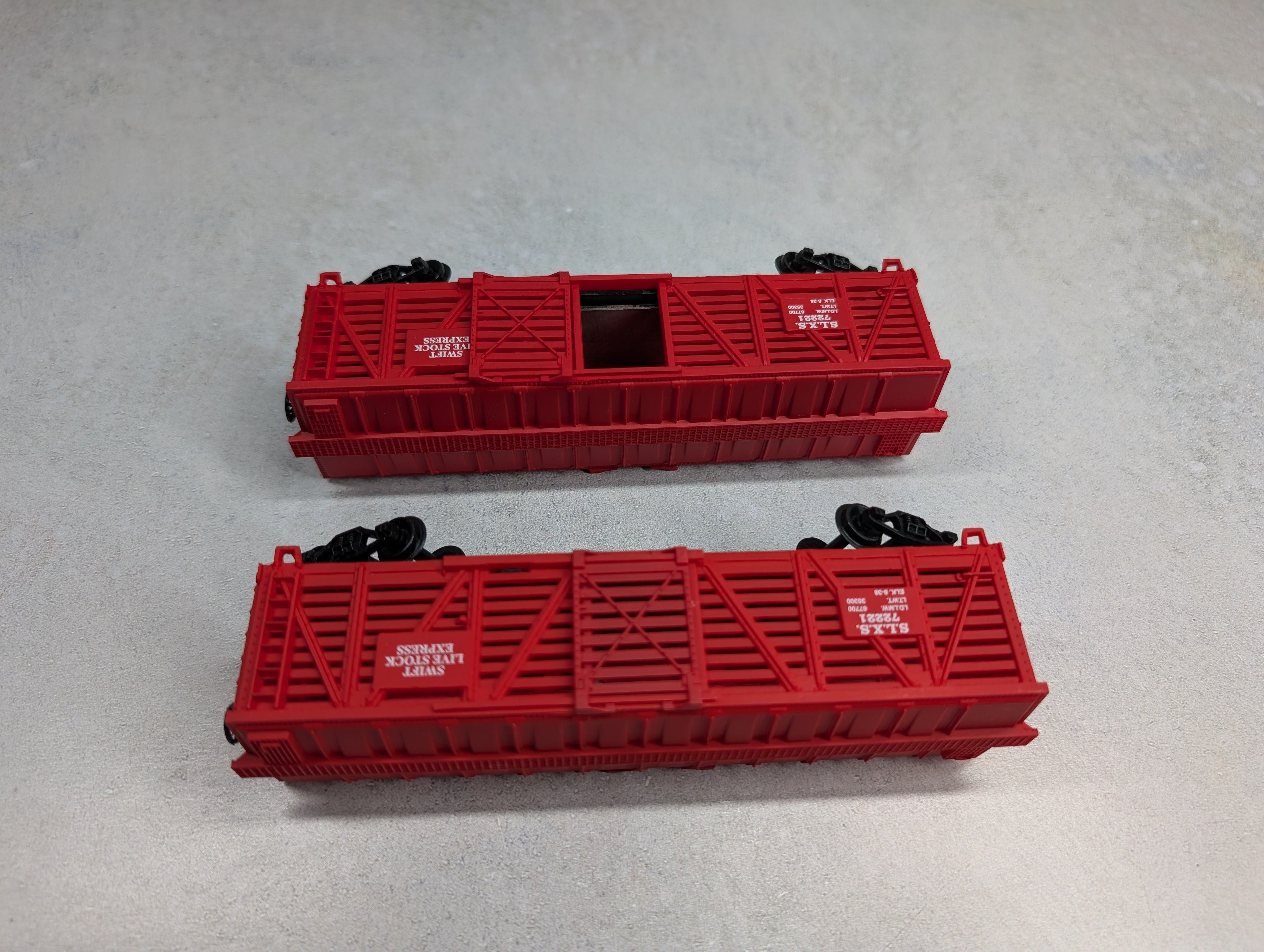 USED Life-Like HO Scale 40' Cattle Stock Car Swift Live Stock Express SLXS #72221 (2 pcs)