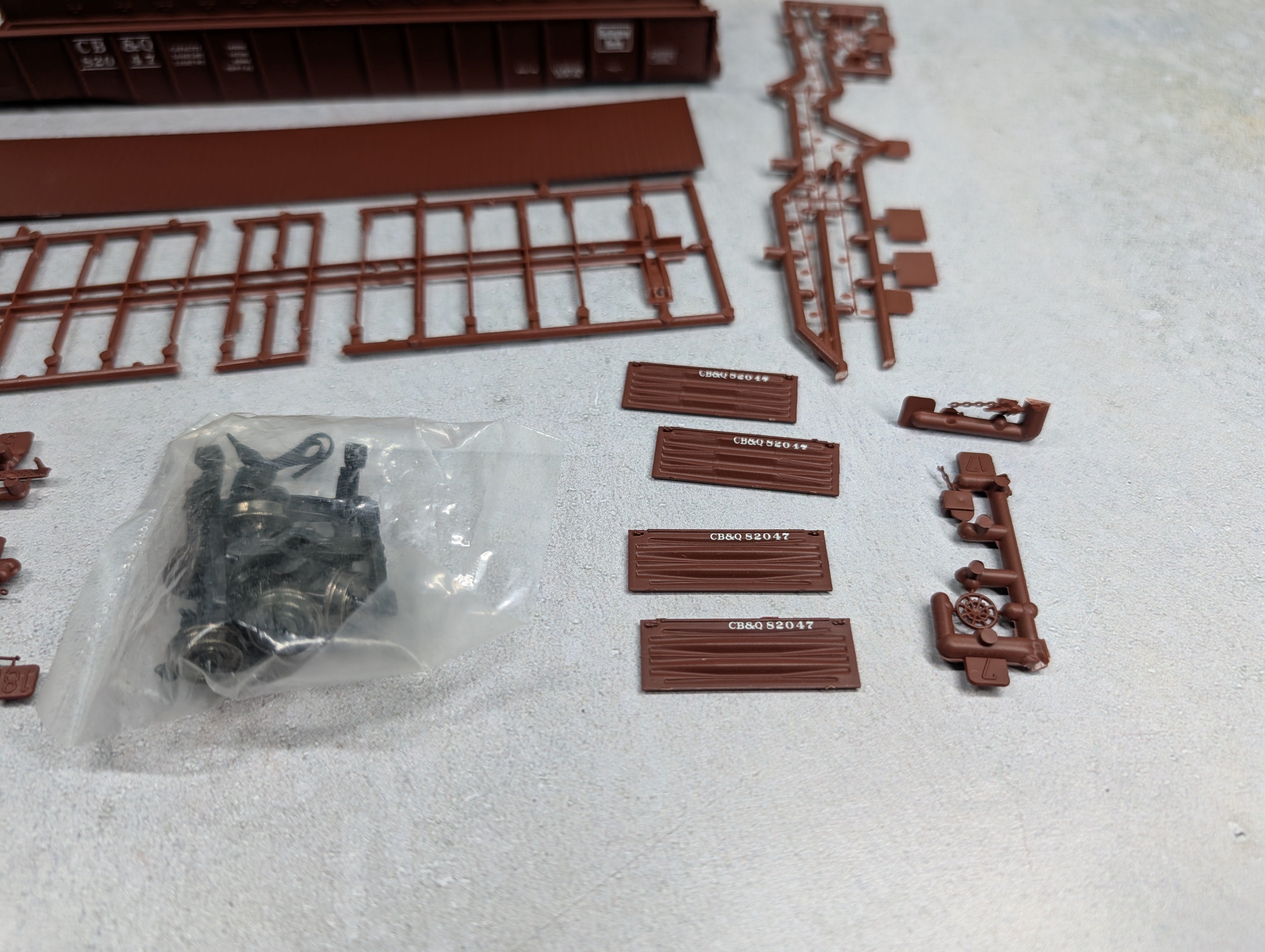 USED Life-Like HO Scale Proto 2000 - 52'6" Drop End Mill Gondola Burlington CB&Q KIT (3 pcs)