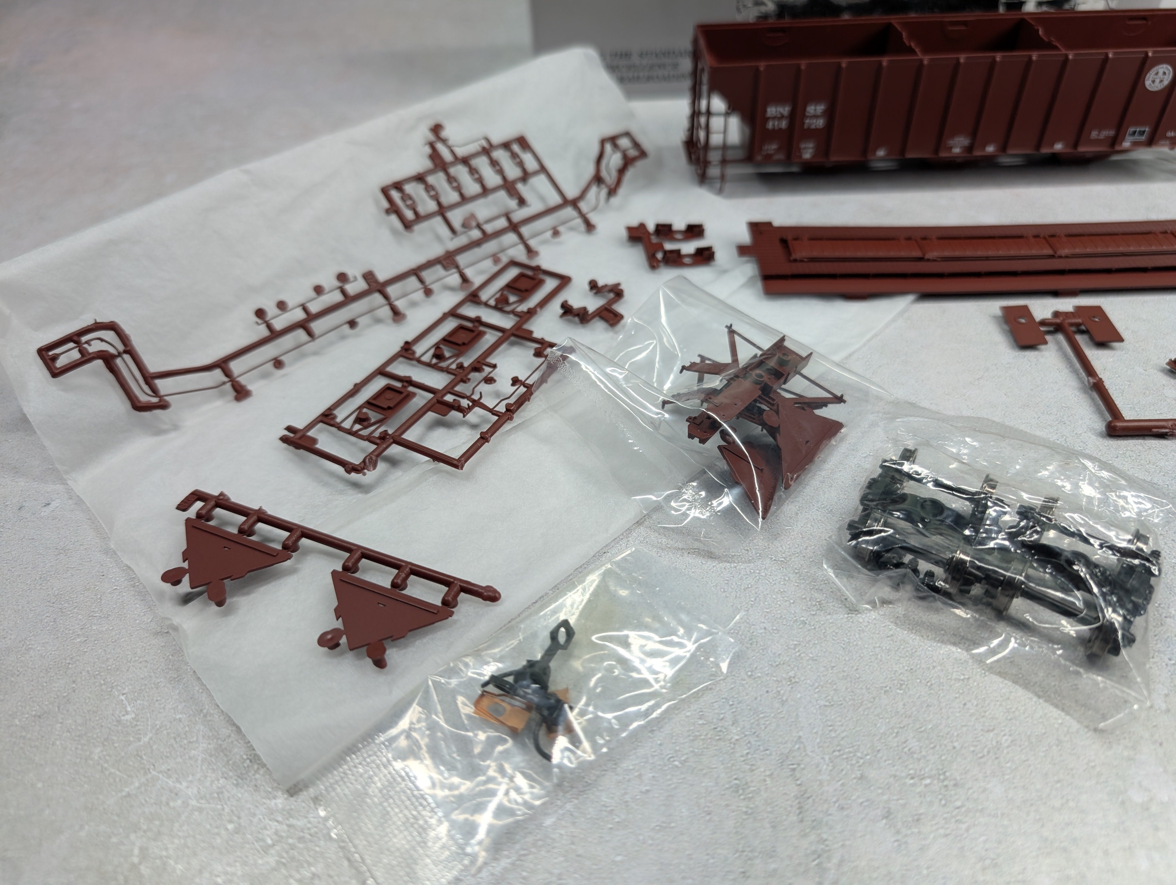 USED Life-Like 30123 HO Scale Proto 2000 - 4427 PS2-CD High-Side Covered Hopper BNSF #414728 KIT