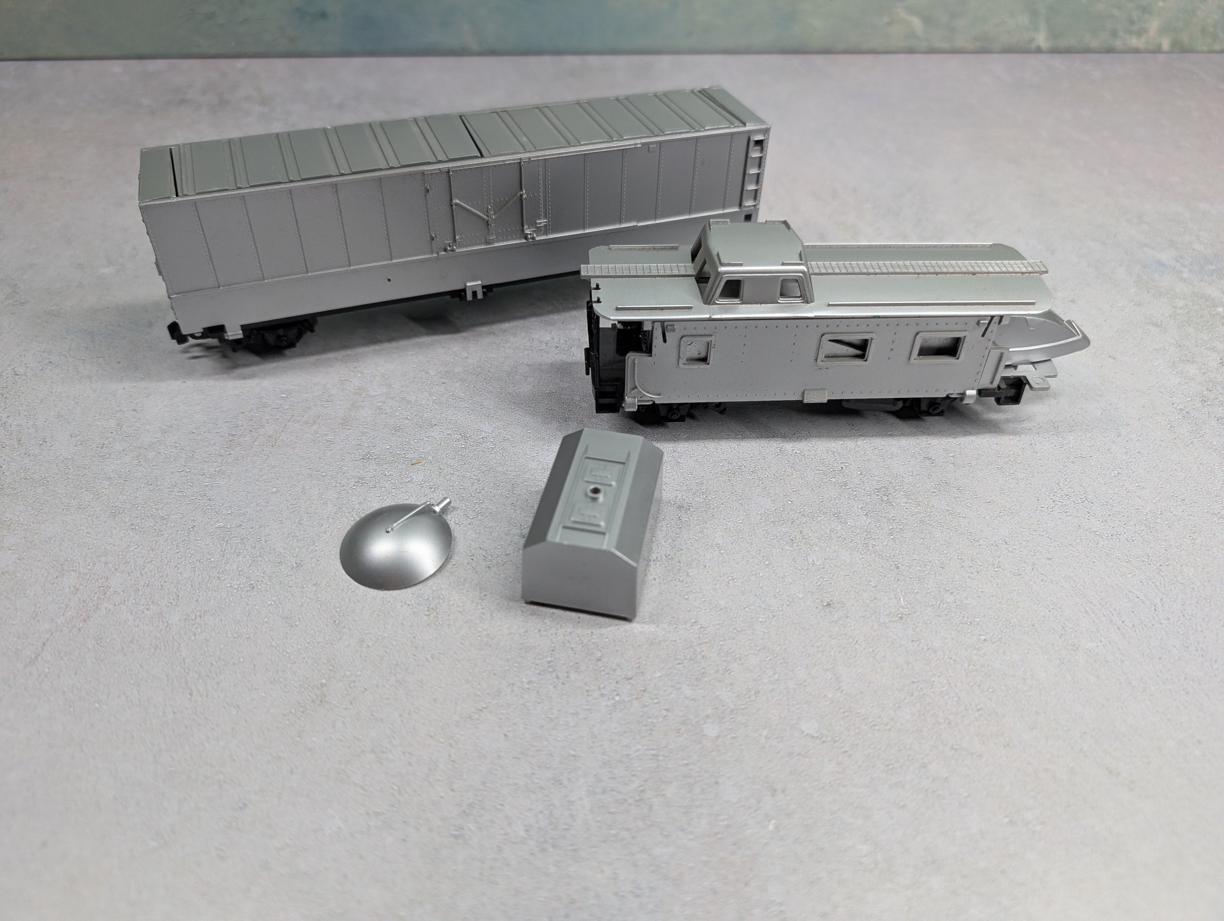 USED Tyco HO Scale Boxcar and Caboose from G1 Transformers Train Set (2 pcs)