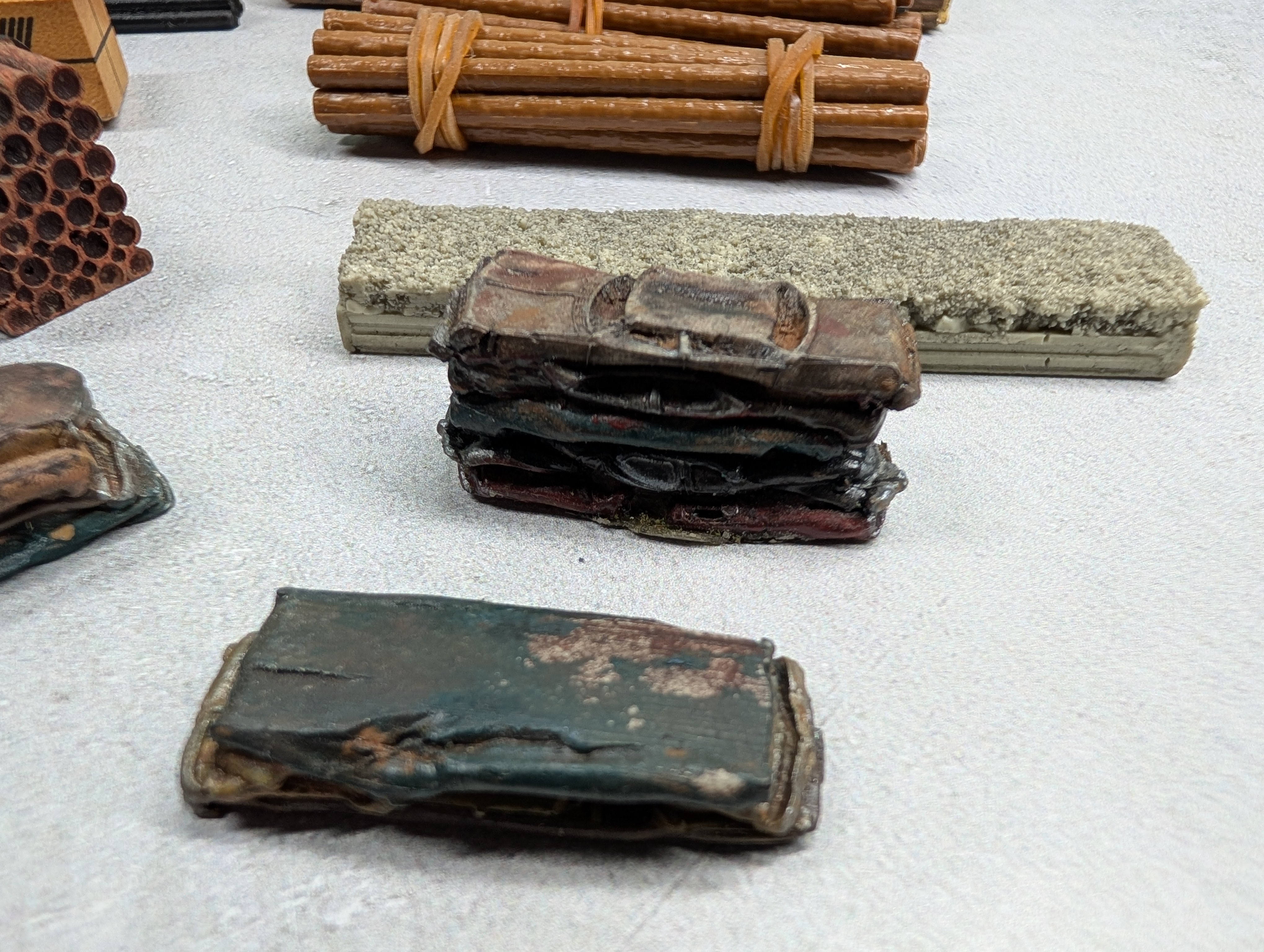 USED N Scale Large Lot of Loads, Pipe Loads, Crushed Cars, Lumber & More