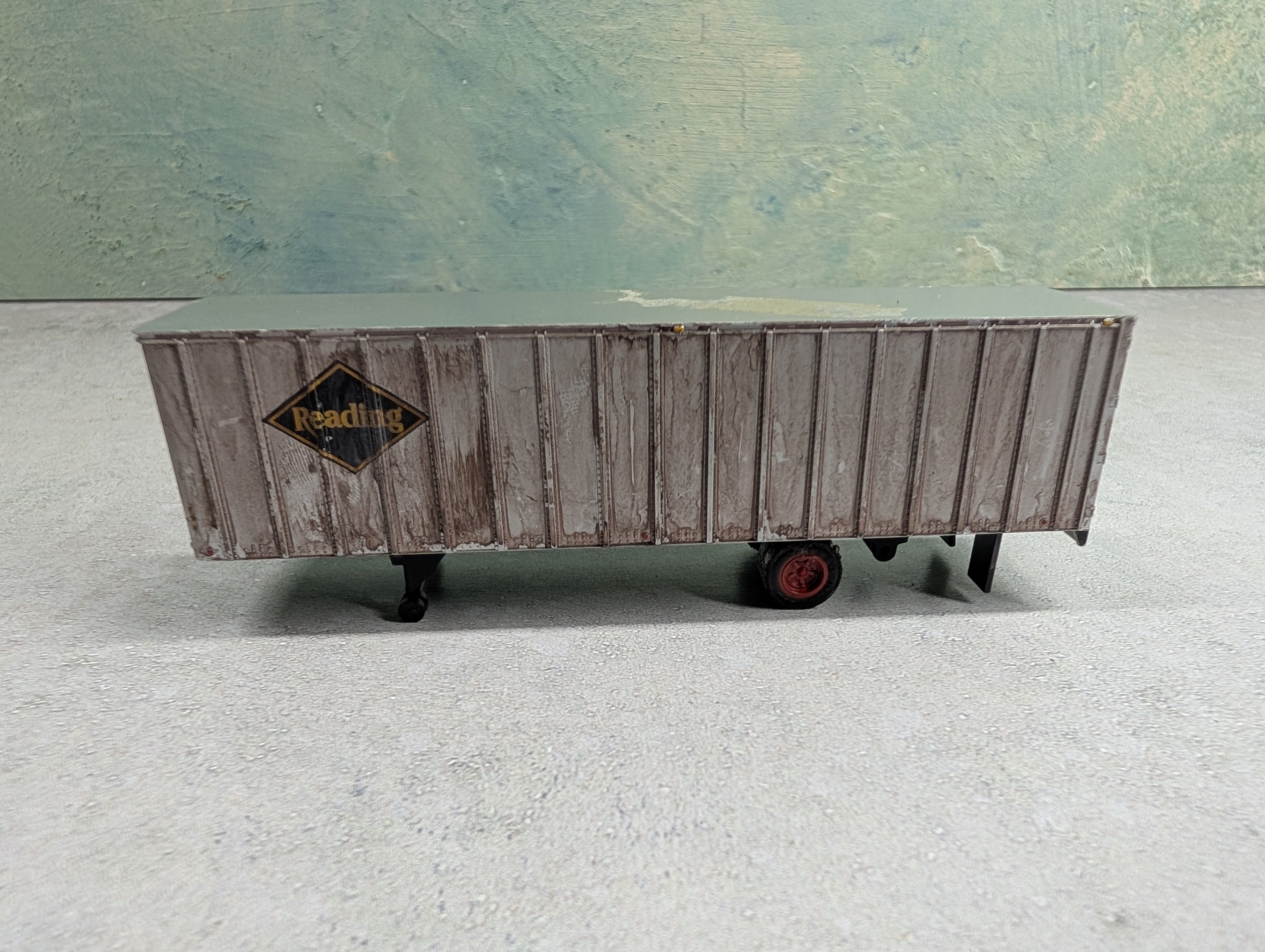 USED HO Scale 34' Trailer Reading Weathered