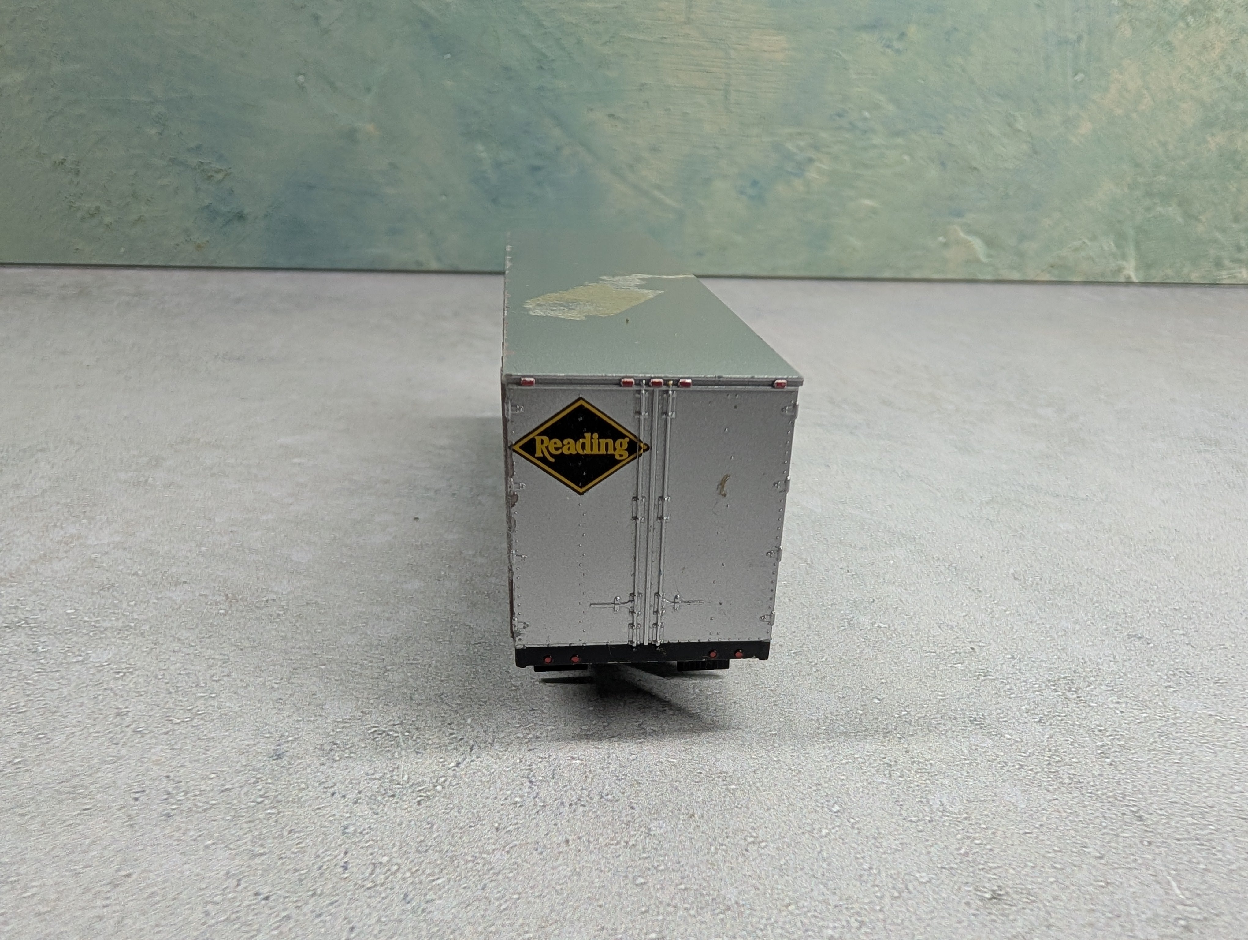 USED HO Scale 34' Trailer Reading Weathered