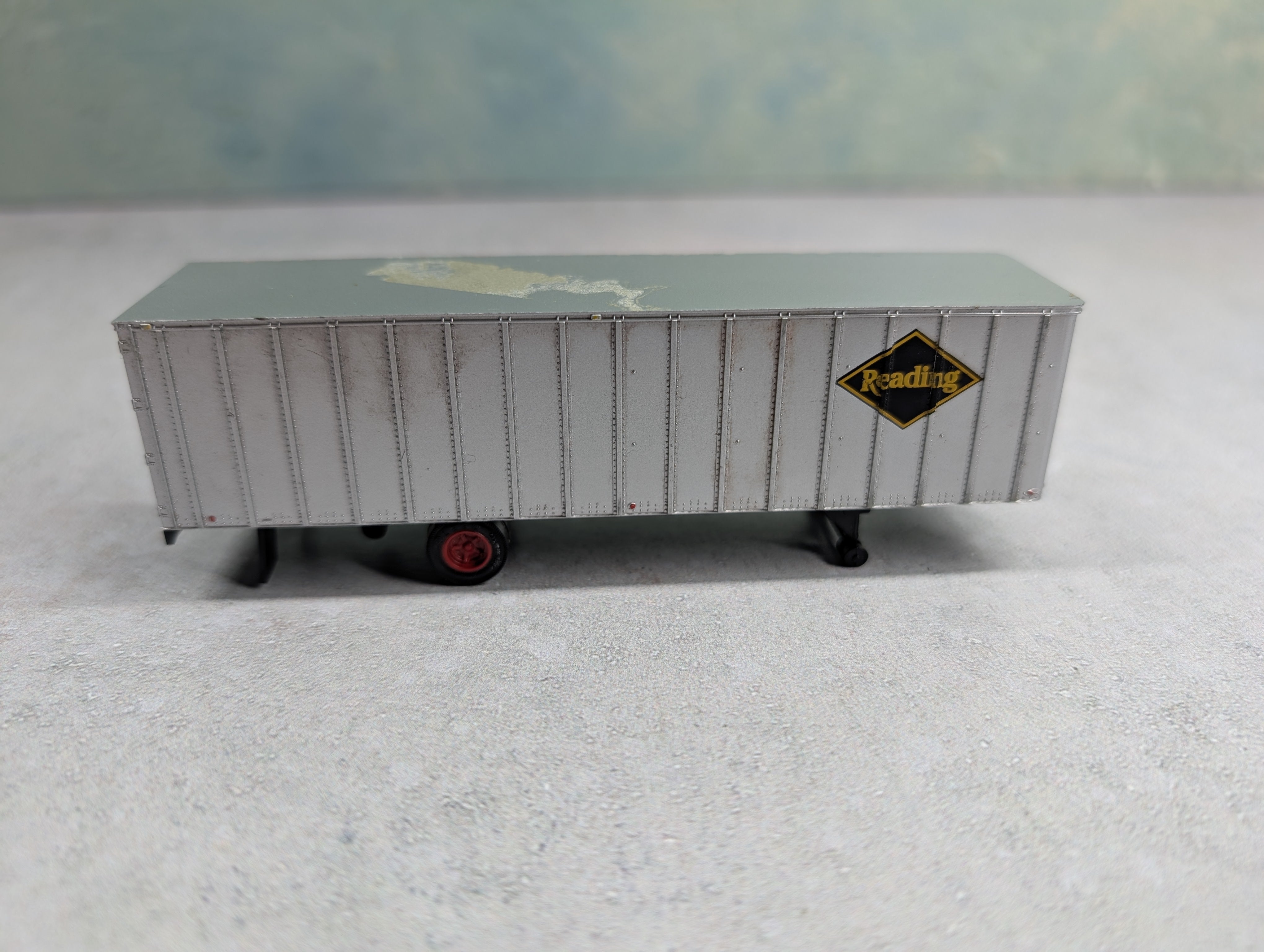 USED HO Scale 34' Trailer Reading Weathered