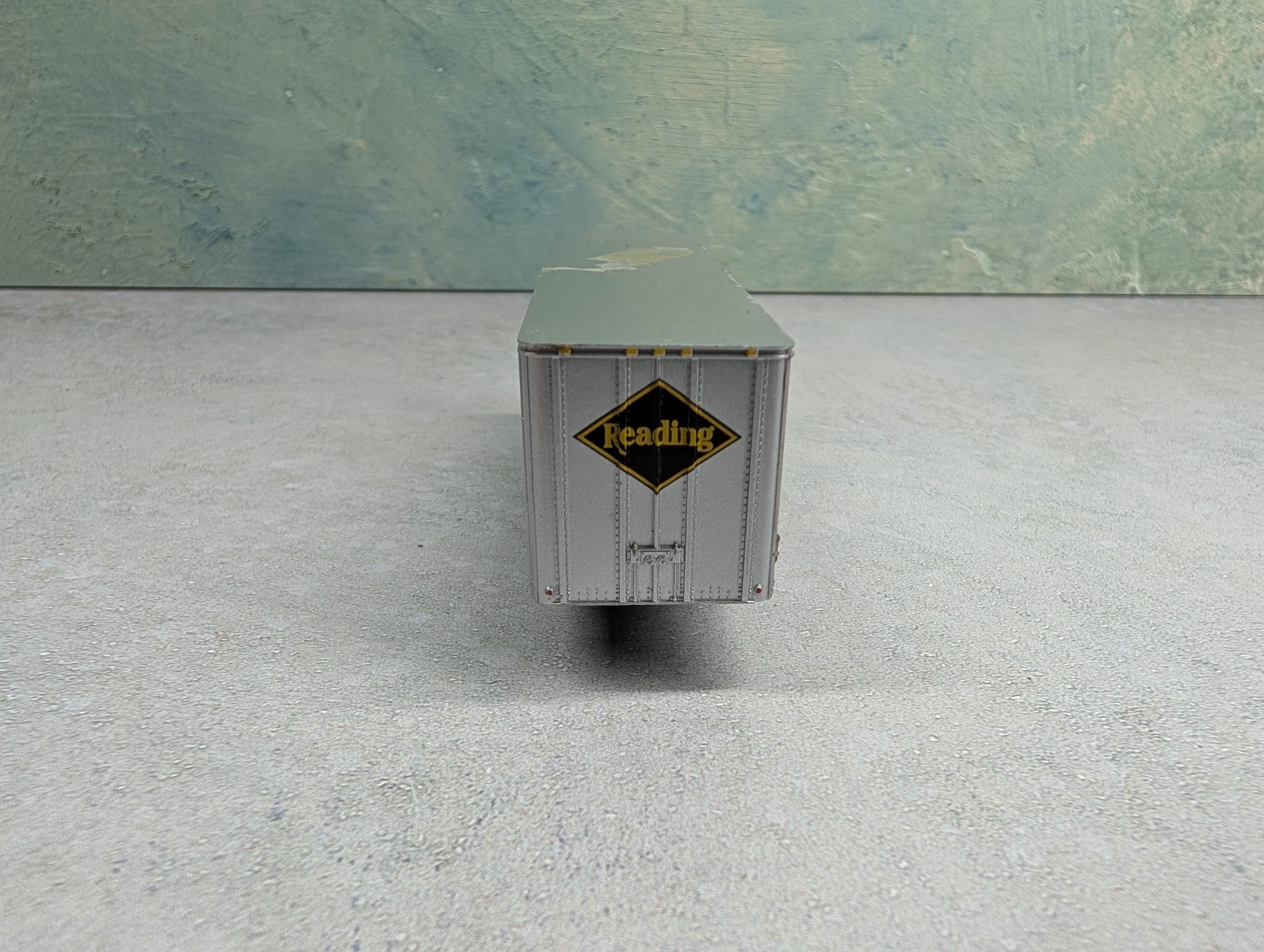 USED HO Scale 34' Trailer Reading Weathered