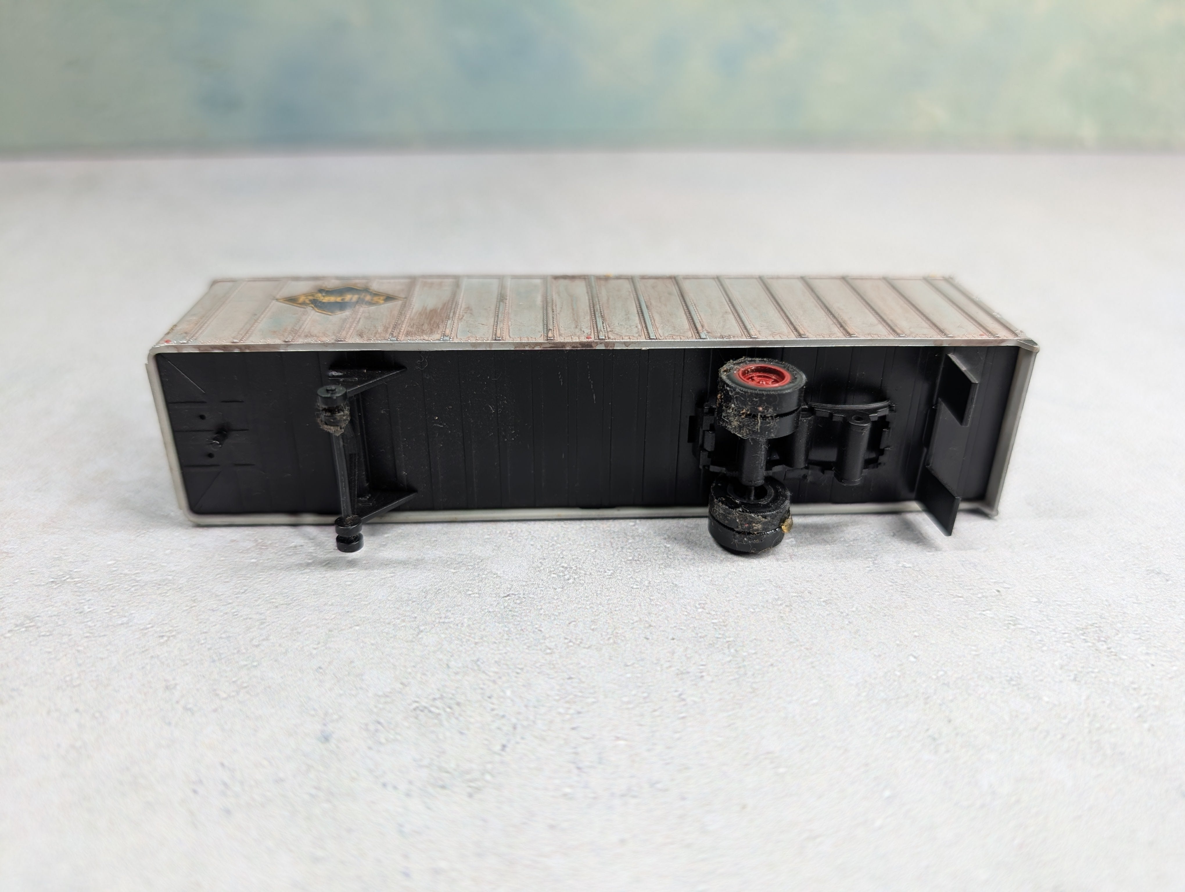USED HO Scale 34' Trailer Reading Weathered