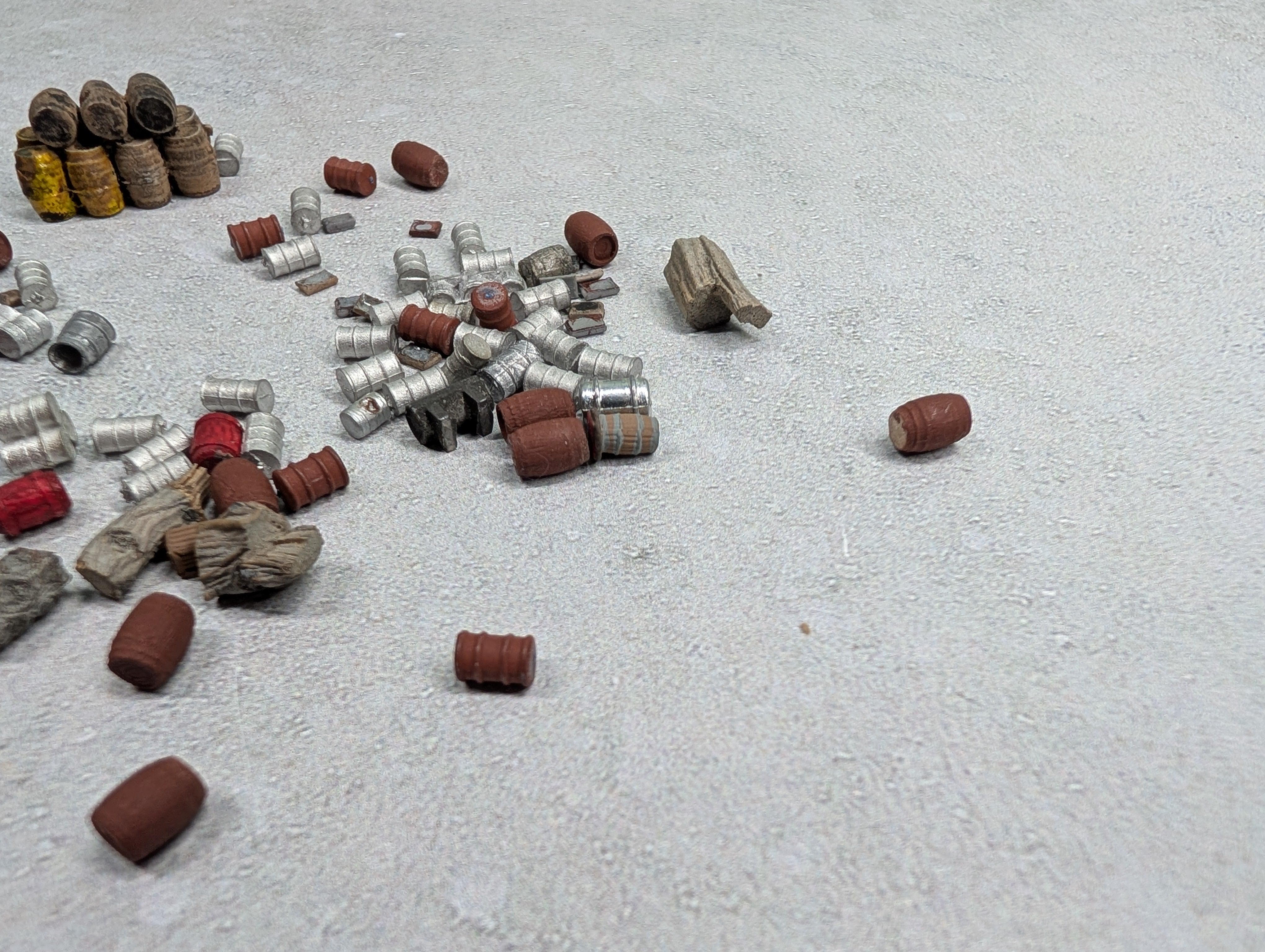 USED N Scale Large Lot of Barrels, Sacks & More