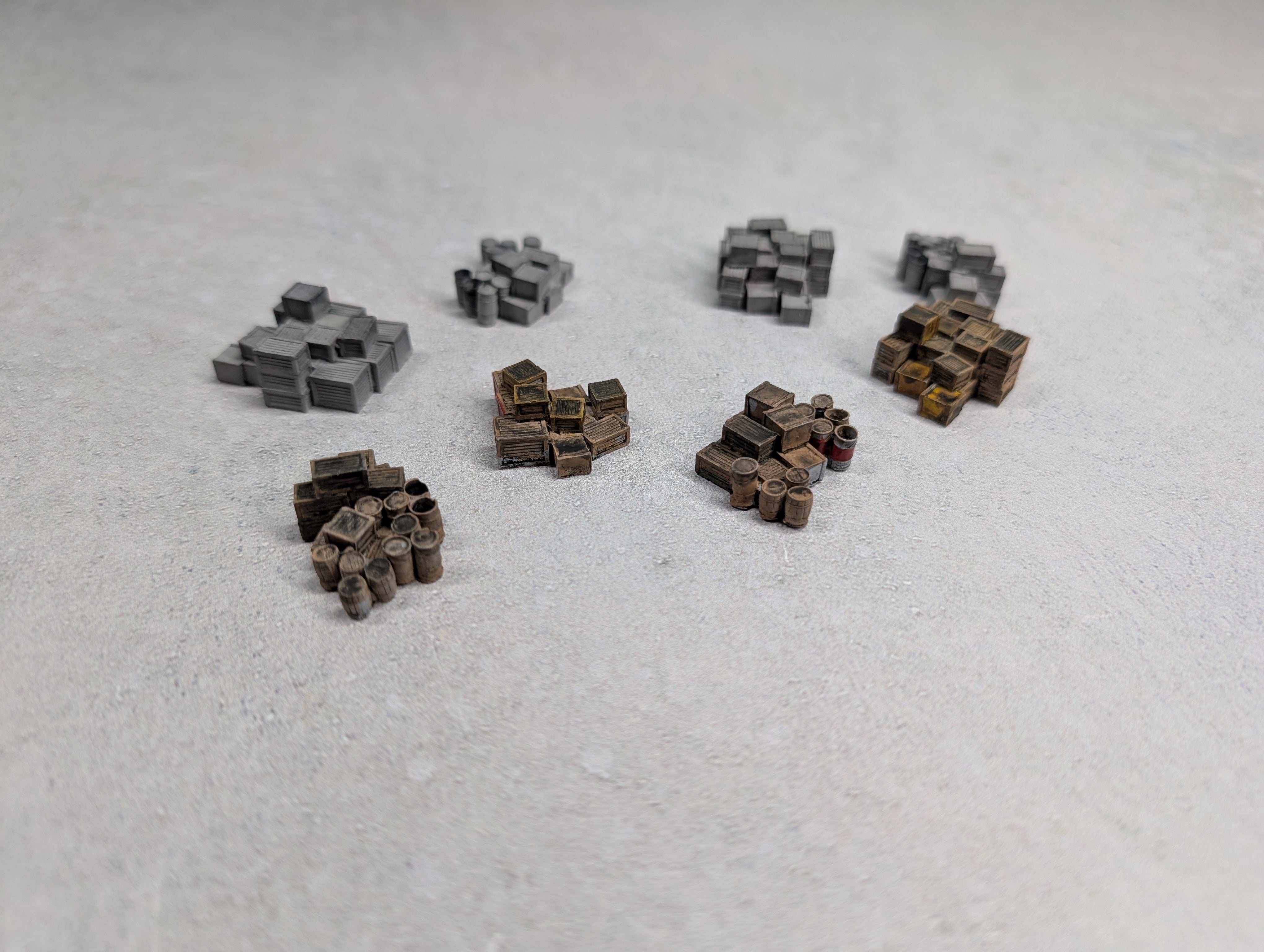 USED N Scale Lot of Clumps of Barrels & Crates