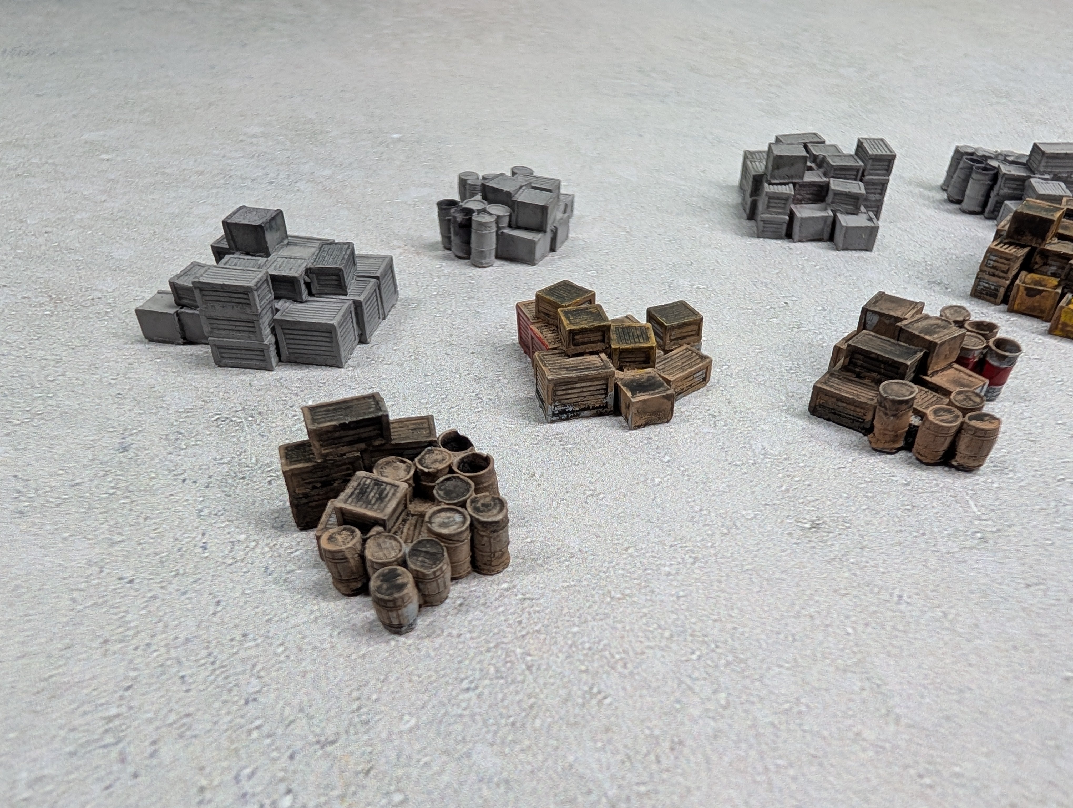 USED N Scale Lot of Clumps of Barrels & Crates