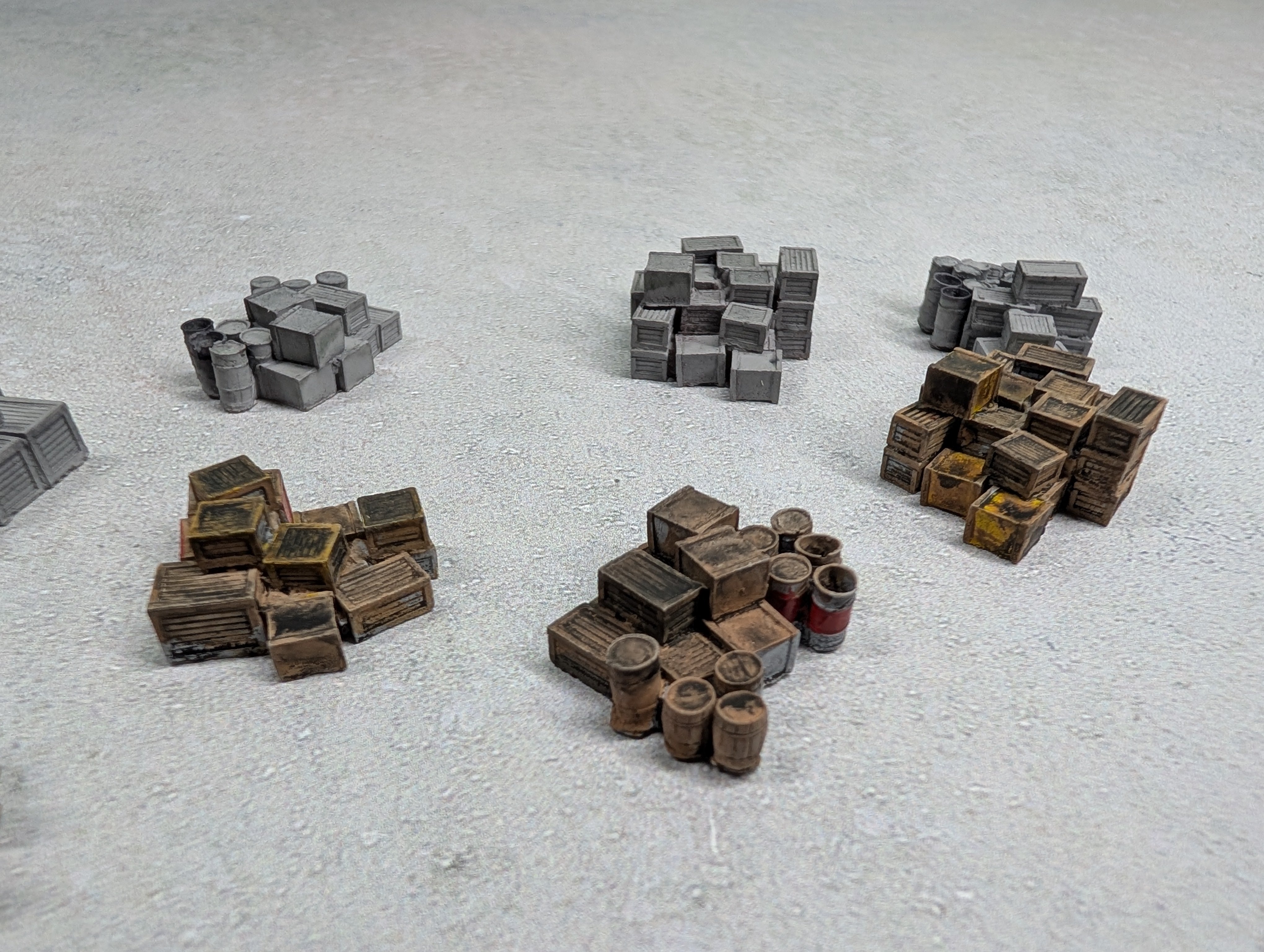 USED N Scale Lot of Clumps of Barrels & Crates