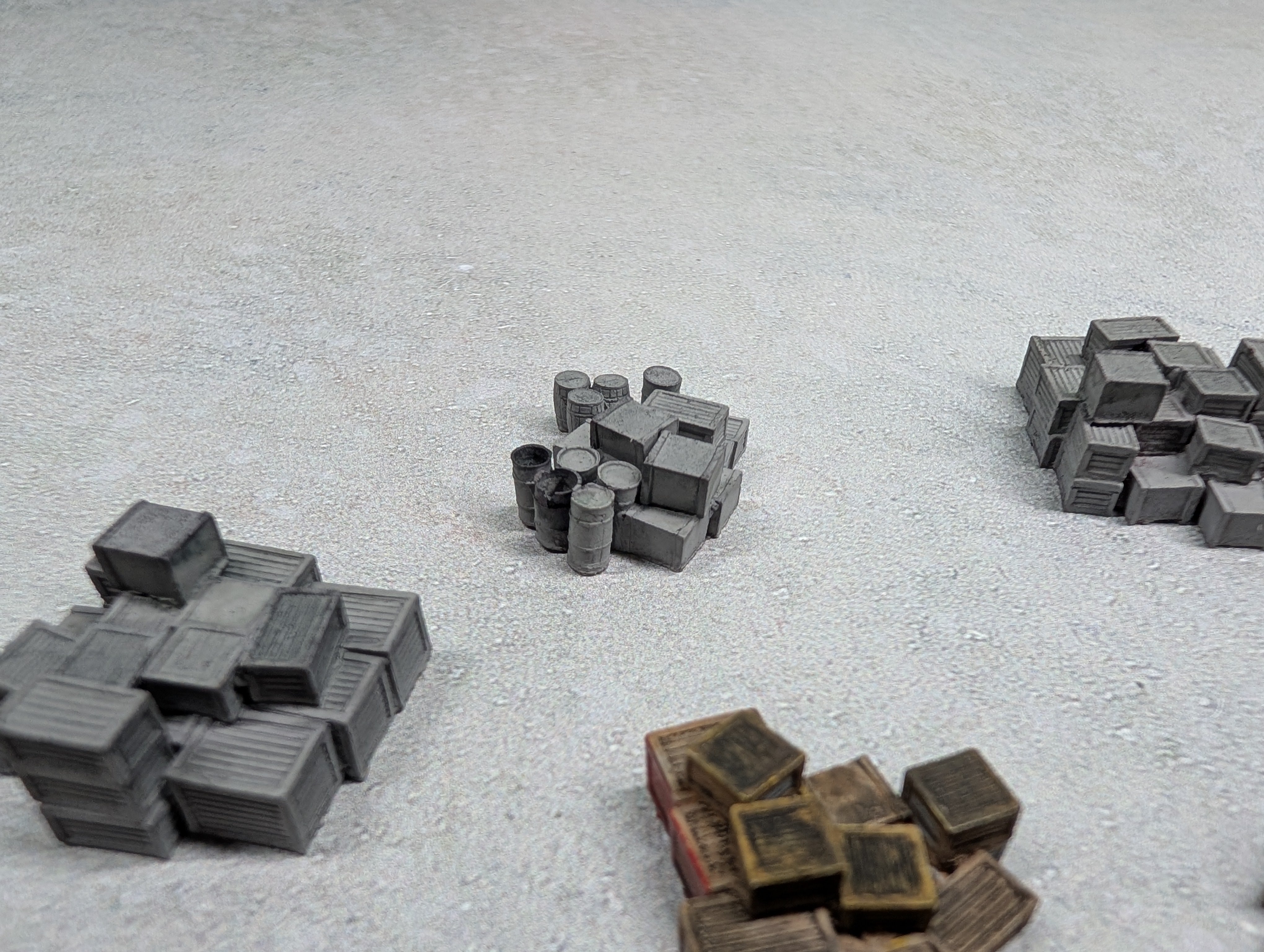 USED N Scale Lot of Clumps of Barrels & Crates