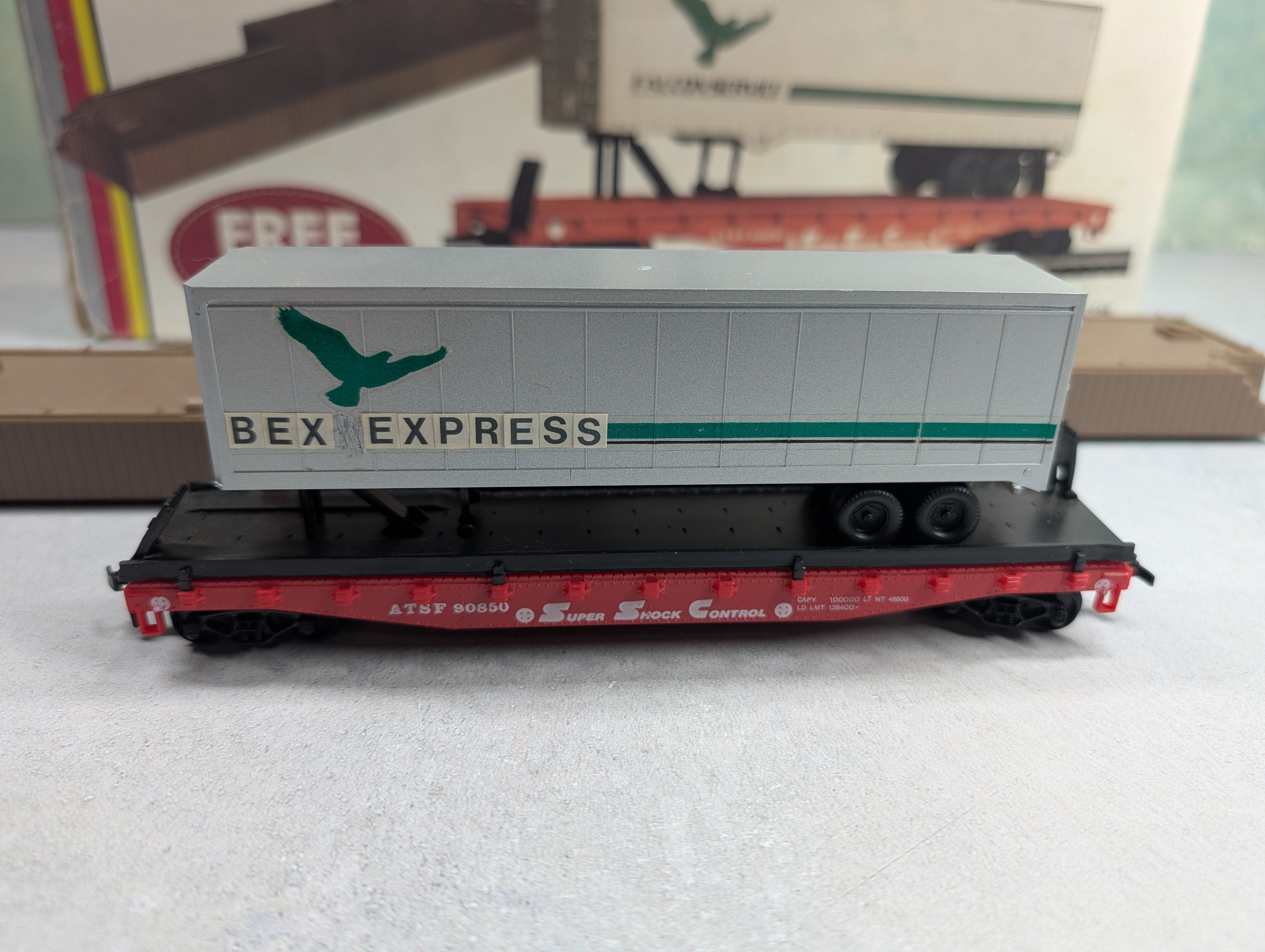 USED AHM 11103 HO Scale Falcon Piggyback Trailer w/ Flat Car Santa Fe ATSF #90850