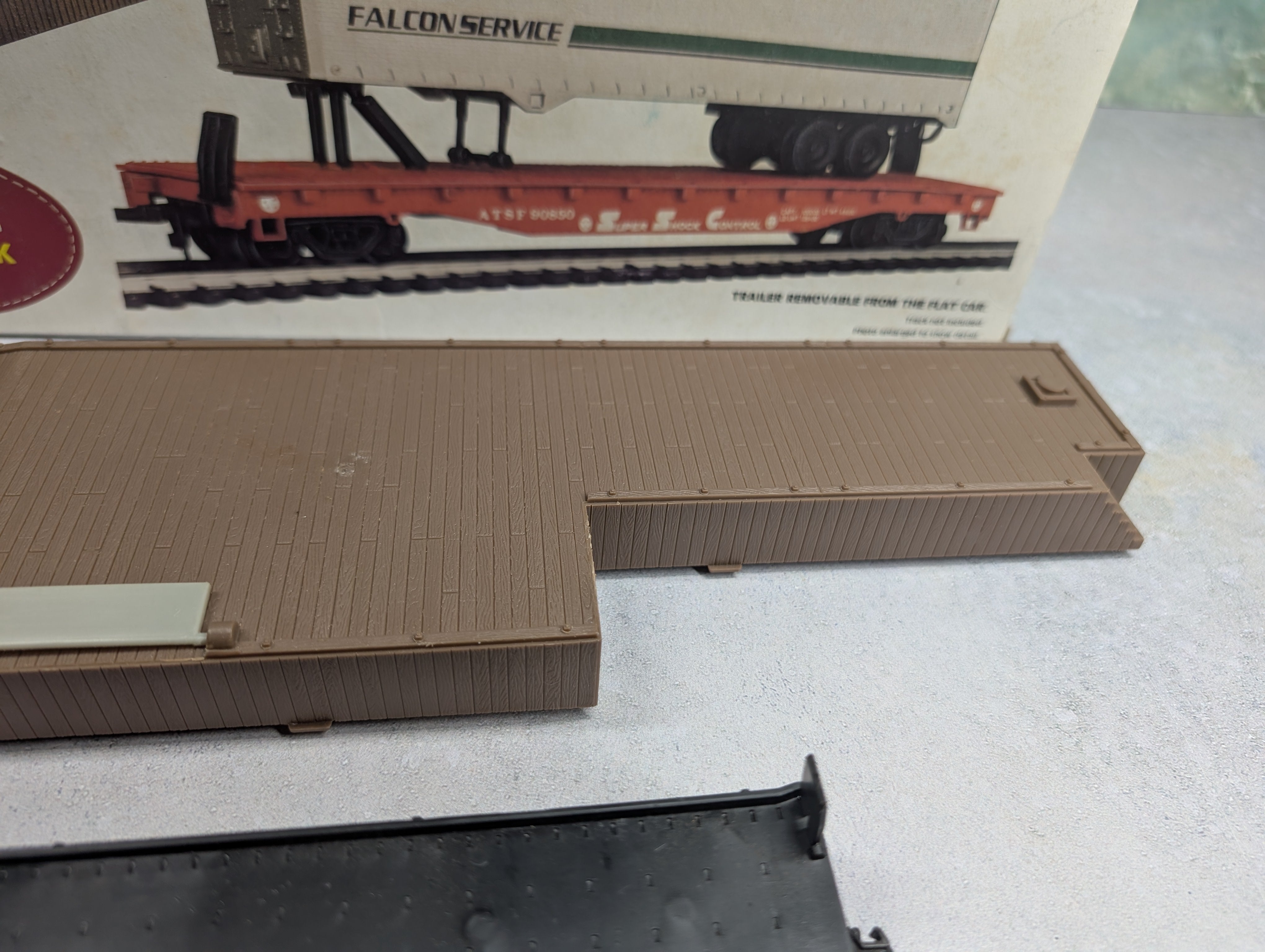 USED AHM 11103 HO Scale Falcon Piggyback Trailer w/ Flat Car Santa Fe ATSF #90850