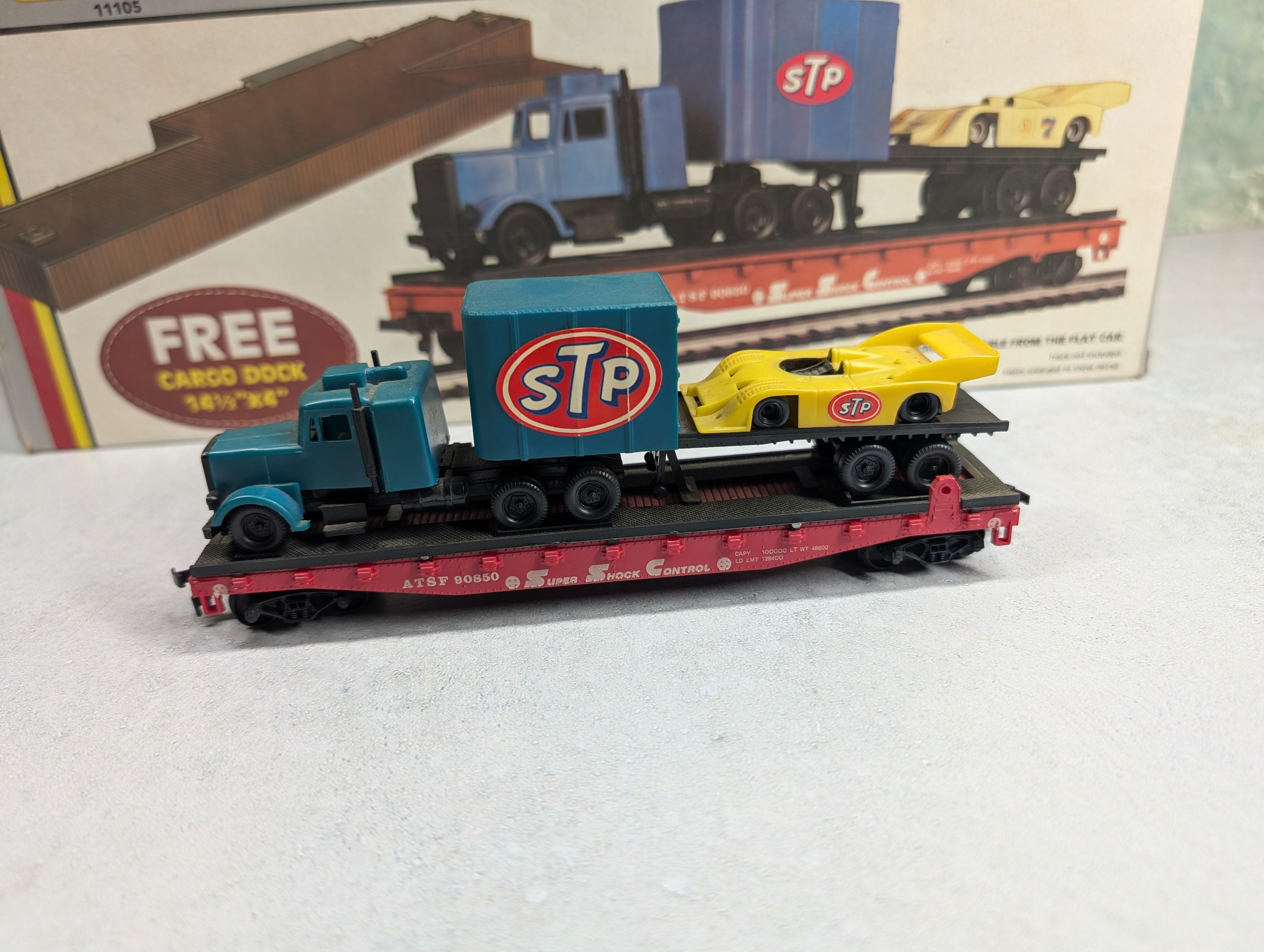 USED AHM 11105 HO Scale Truck, Trailer & Race Car