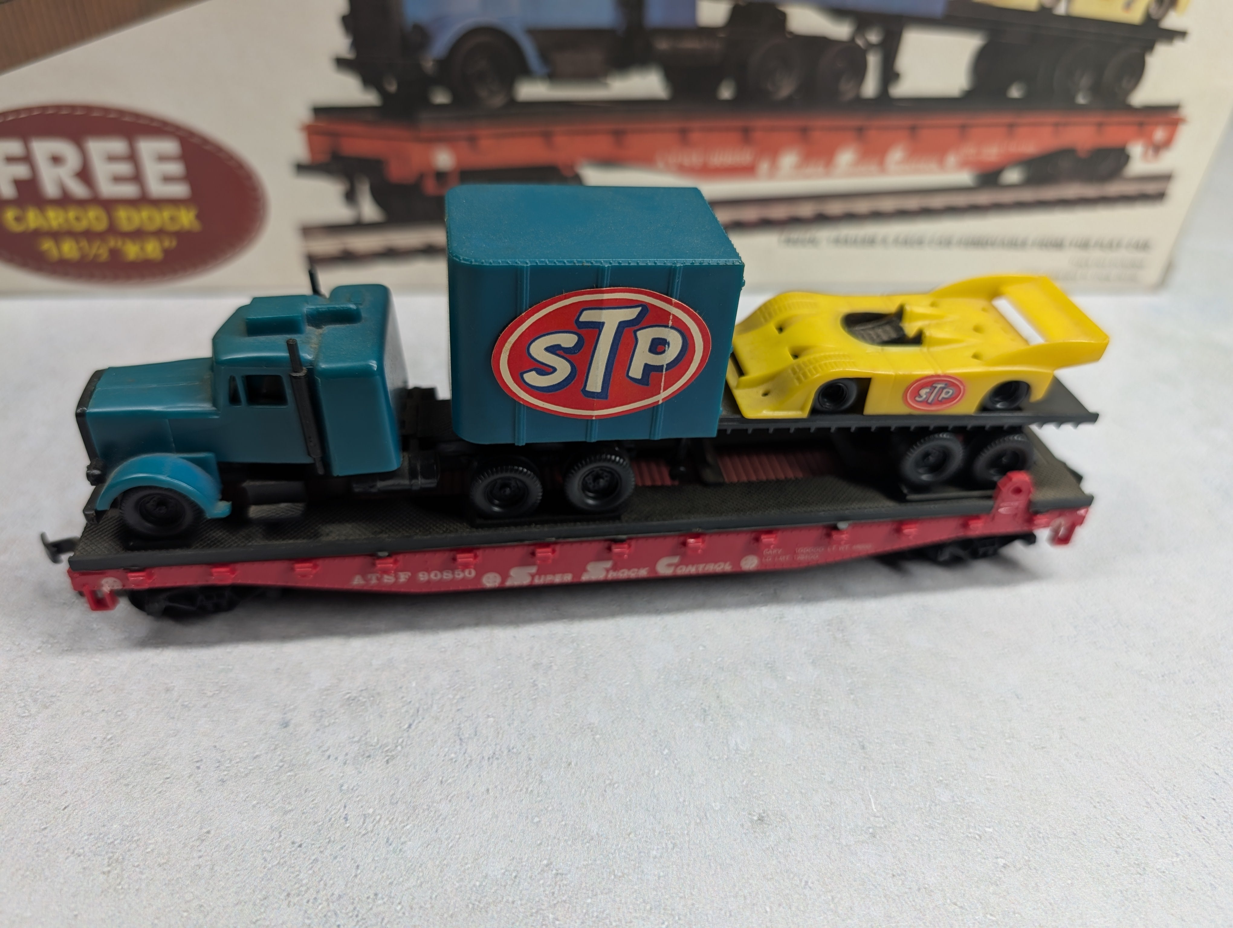 USED AHM 11105 HO Scale Truck, Trailer & Race Car
