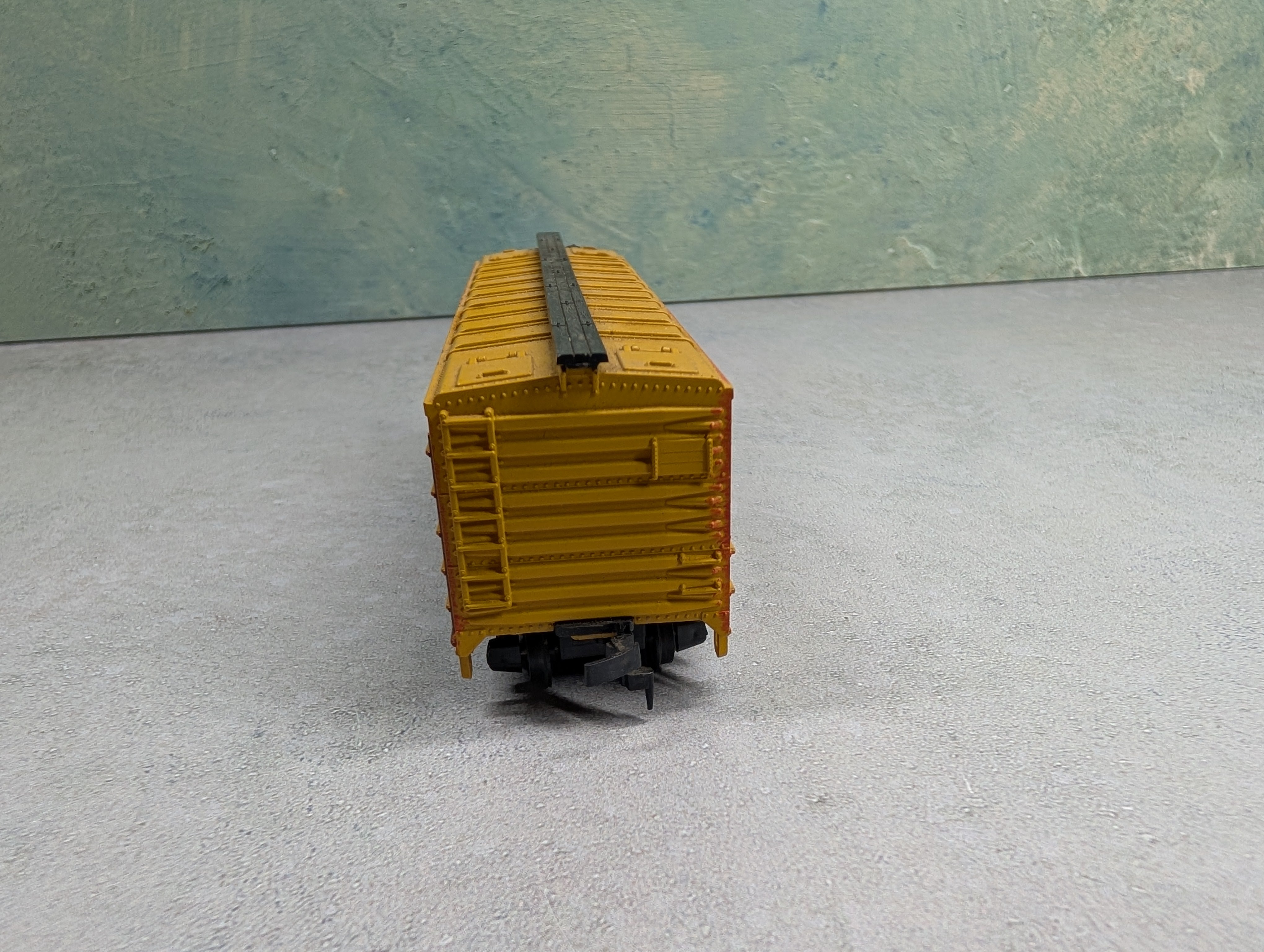 USED HO Scale 40' Wooden Billboard Reefer Car Merchants Biscuit Company MBIX #3905