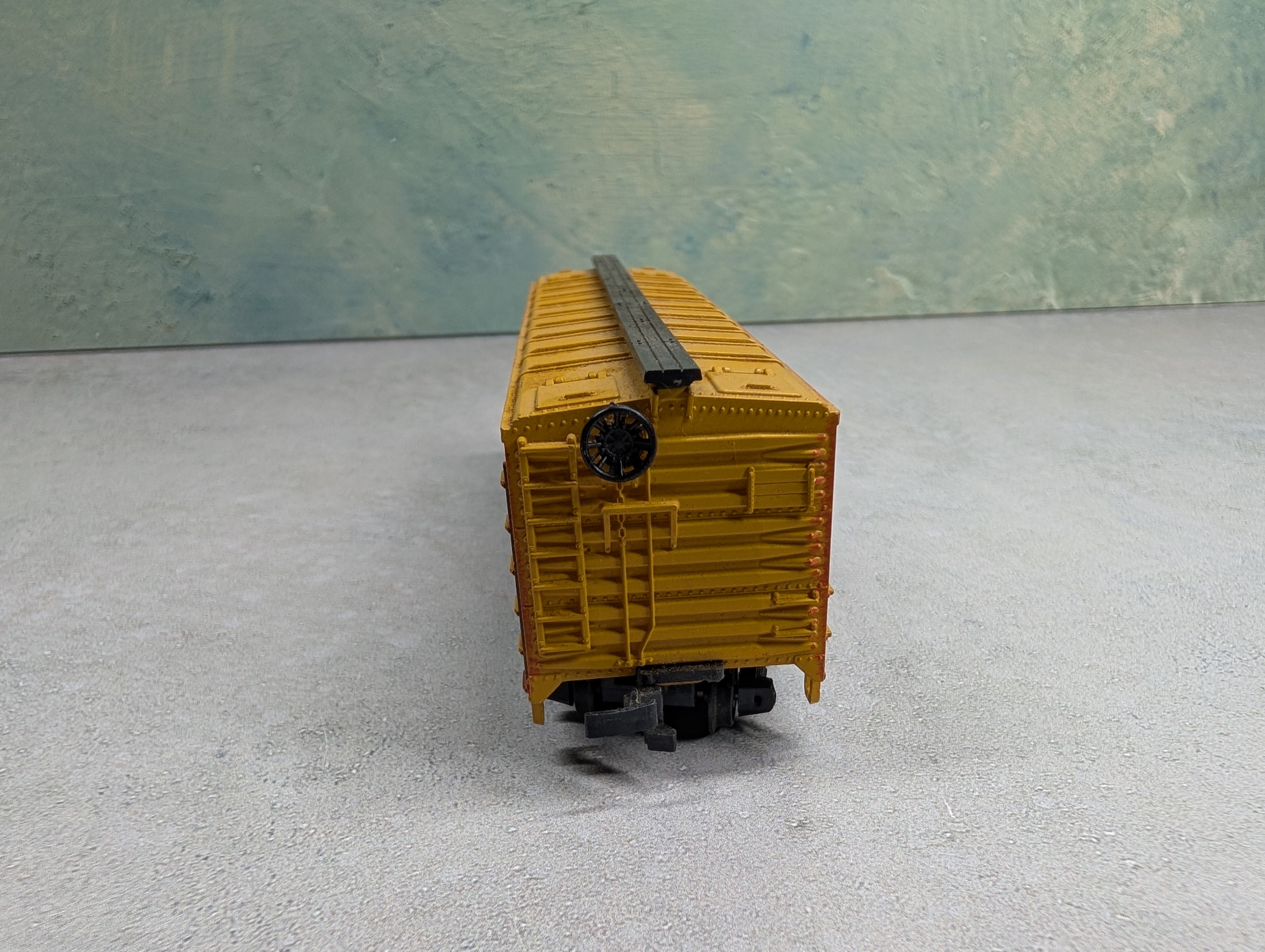 USED HO Scale 40' Wooden Billboard Reefer Car Merchants Biscuit Company MBIX #3905