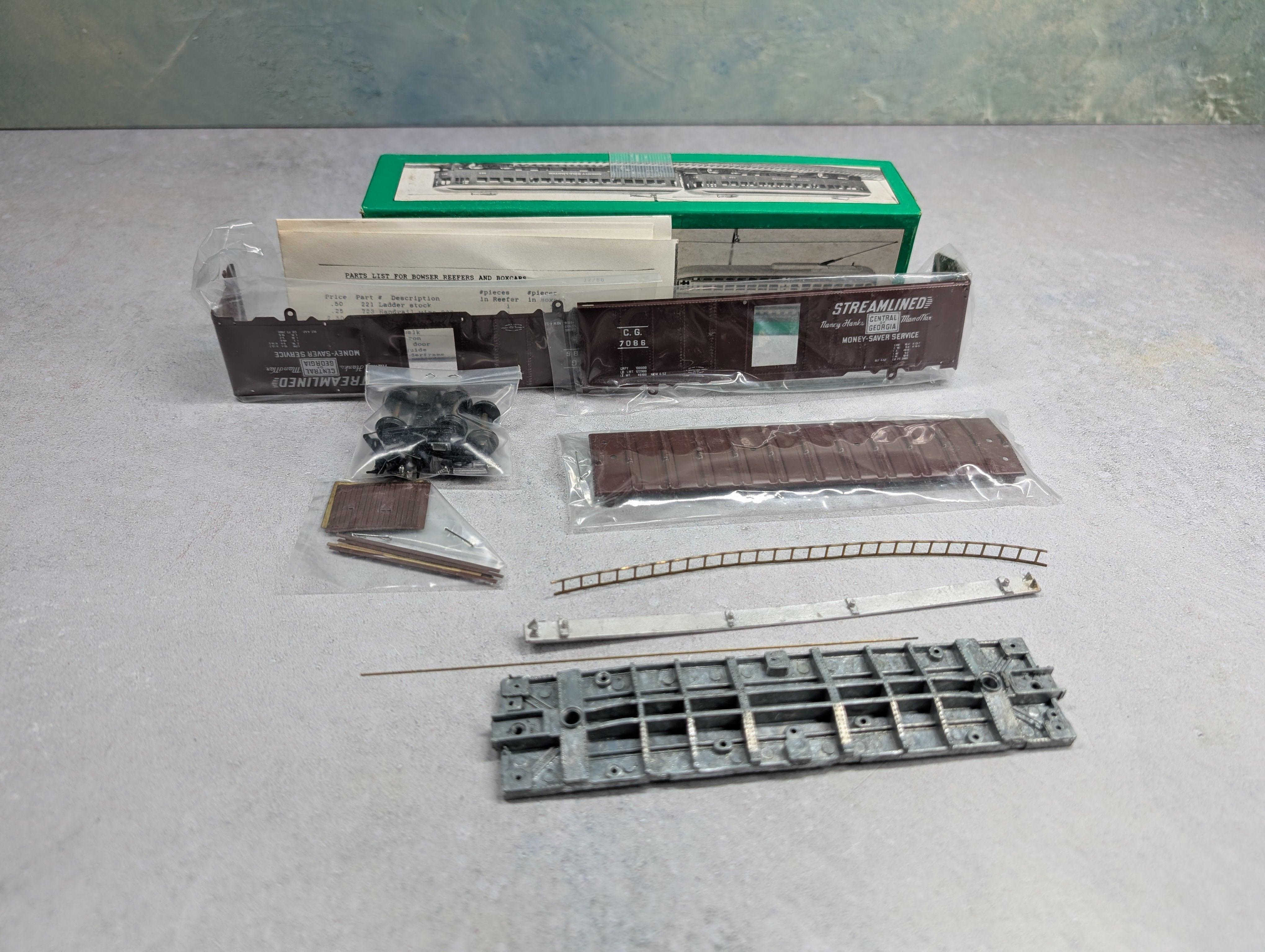 USED Bowser 1-004105 HO Scale Box Car Central of Georgia CG #7086 KIT