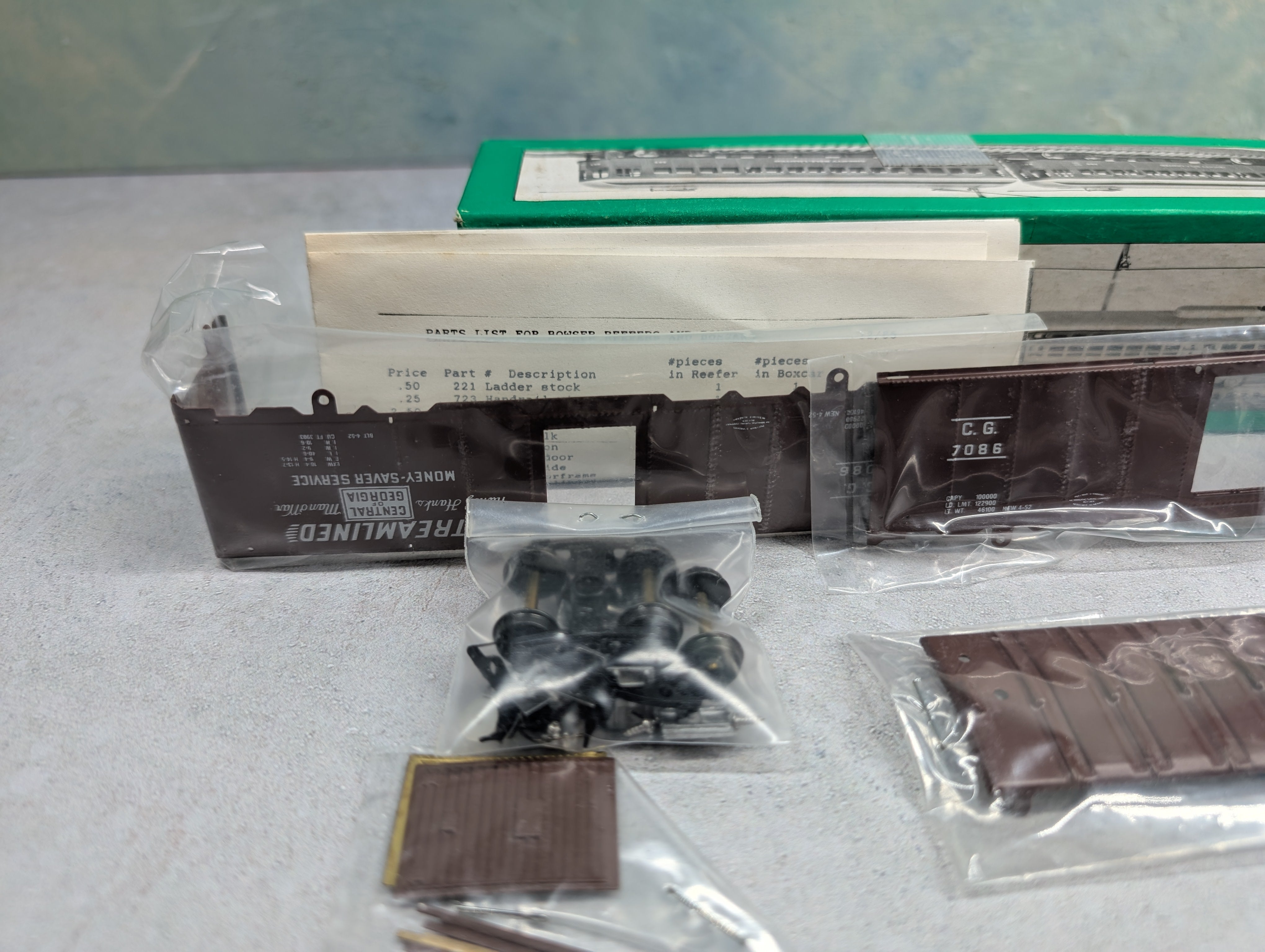 USED Bowser 1-004105 HO Scale Box Car Central of Georgia CG #7086 KIT