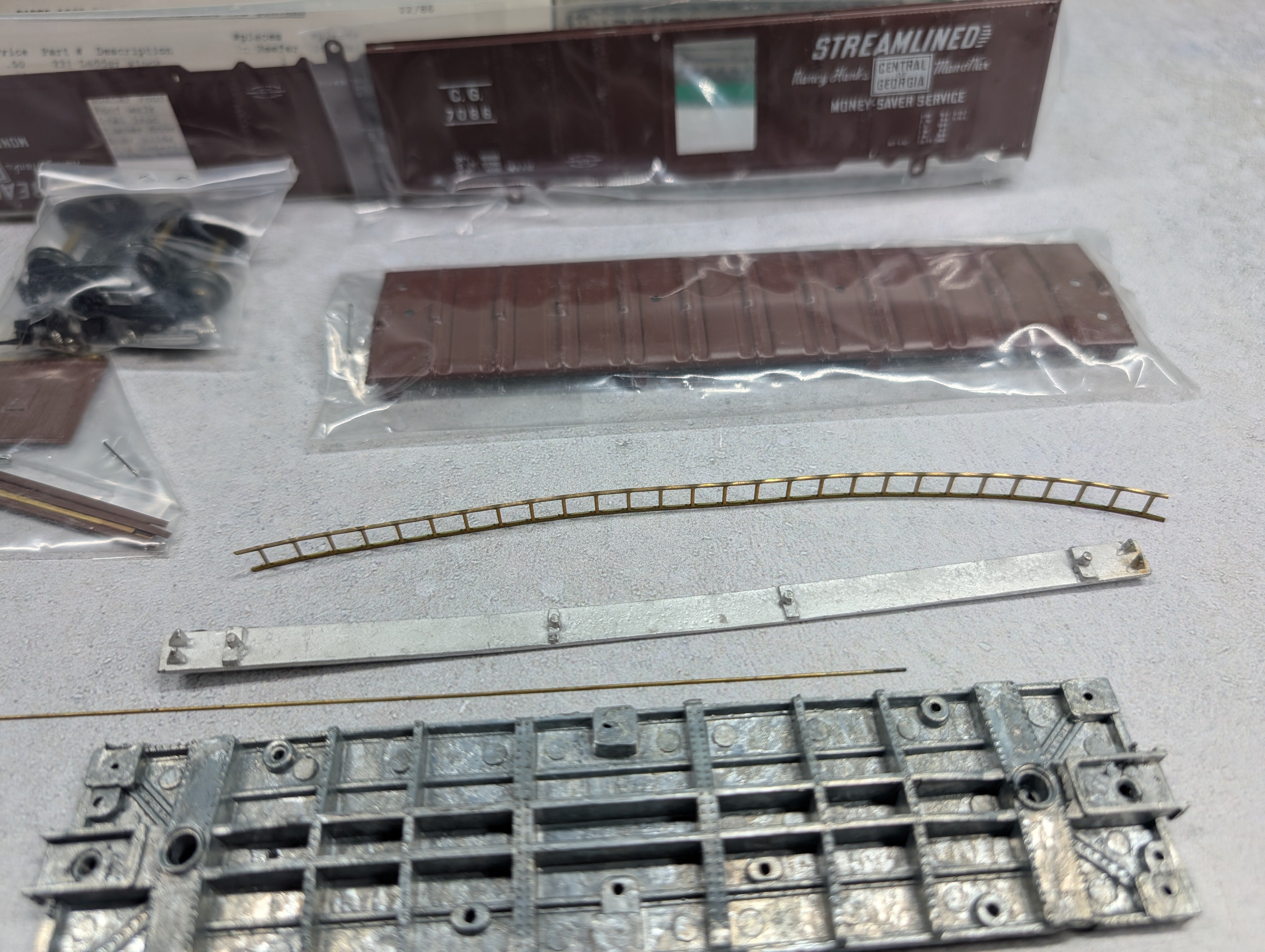 USED Bowser 1-004105 HO Scale Box Car Central of Georgia CG #7086 KIT