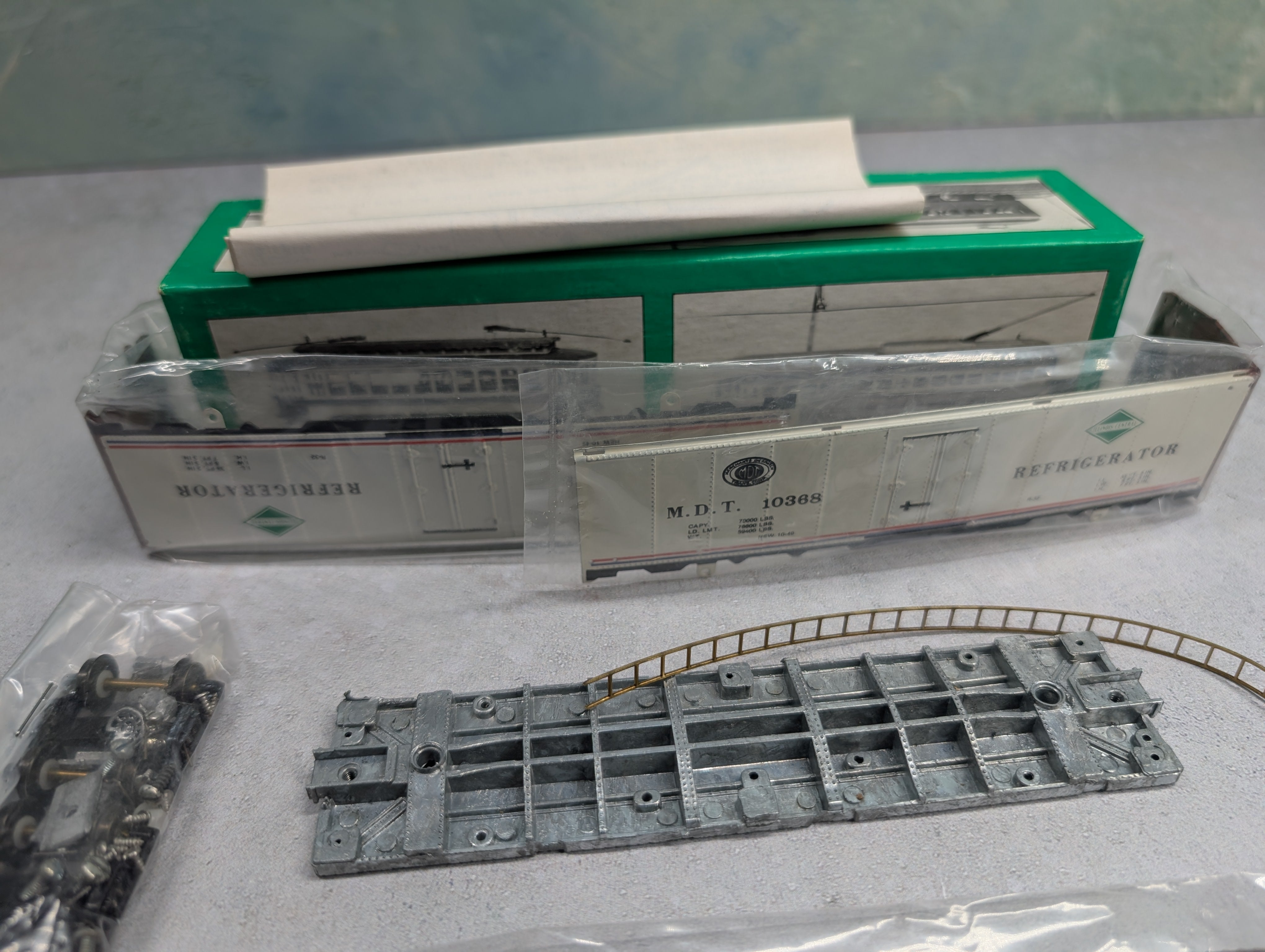 USED Bowser 1-004002 HO Scale 40' Reefer Illinois Central KIT