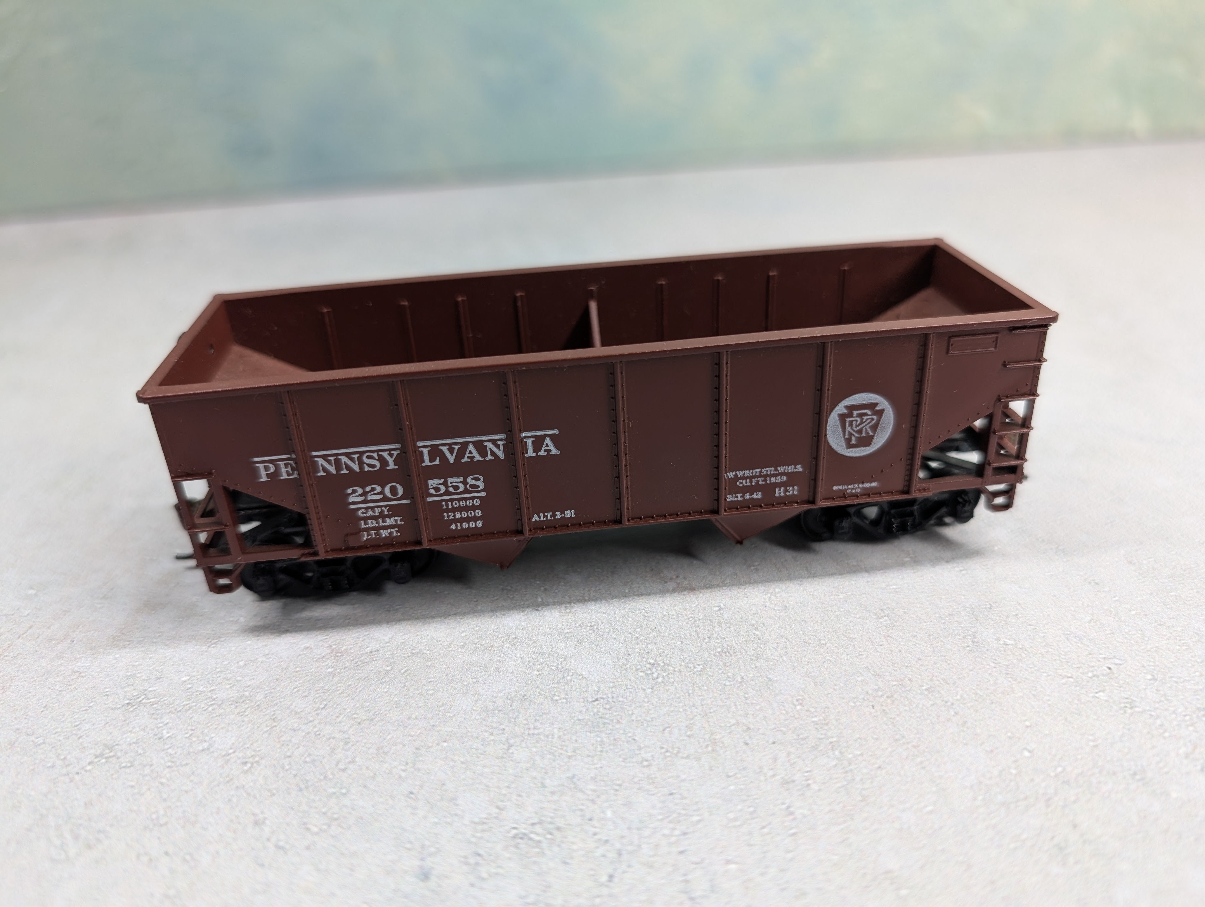 USED Athearn 5445 HO Scale 34' Ribbed Side Hopper Pennsylvania PRR #220558