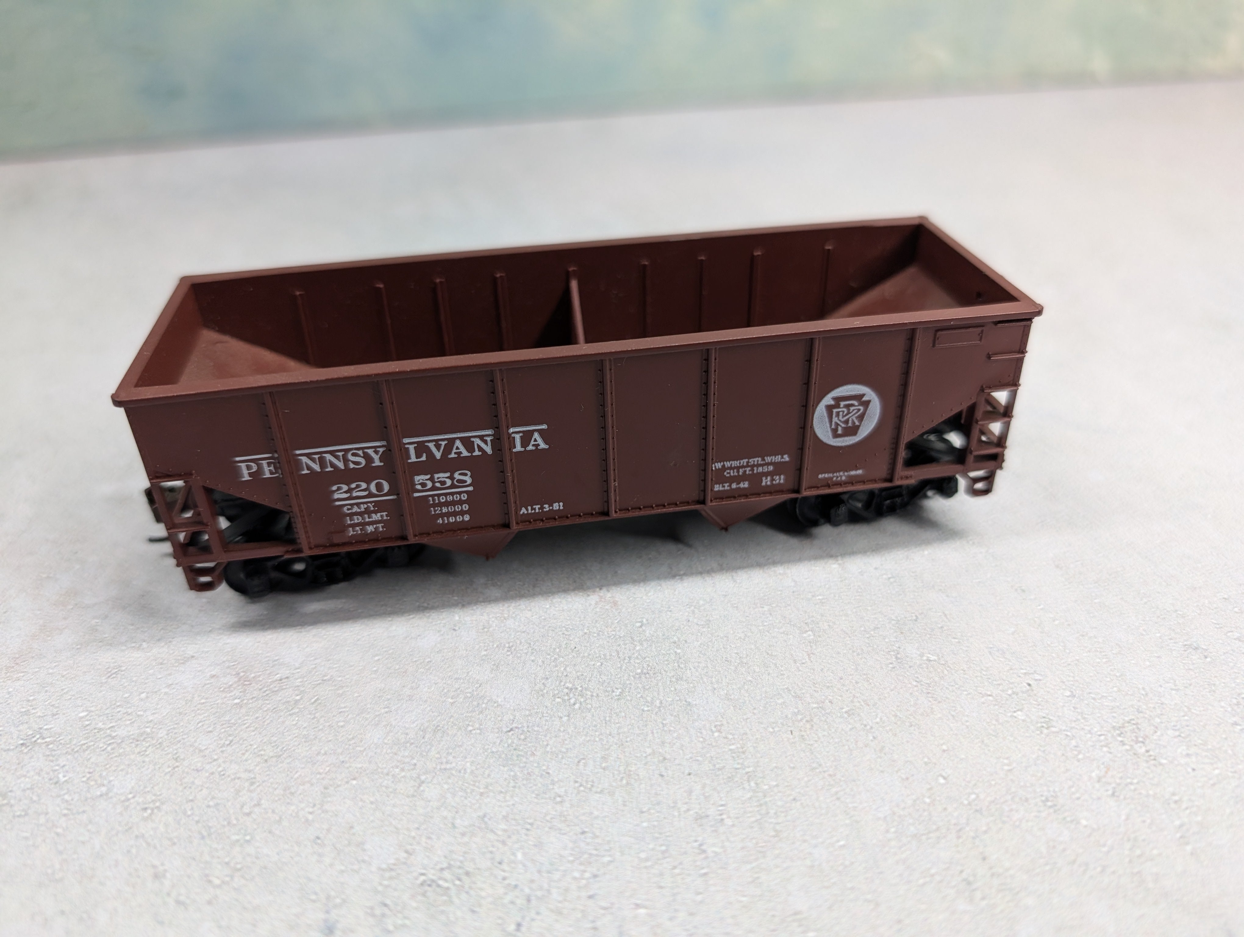 USED Athearn 5445 HO Scale 34' Ribbed Side Hopper Pennsylvania PRR #220558